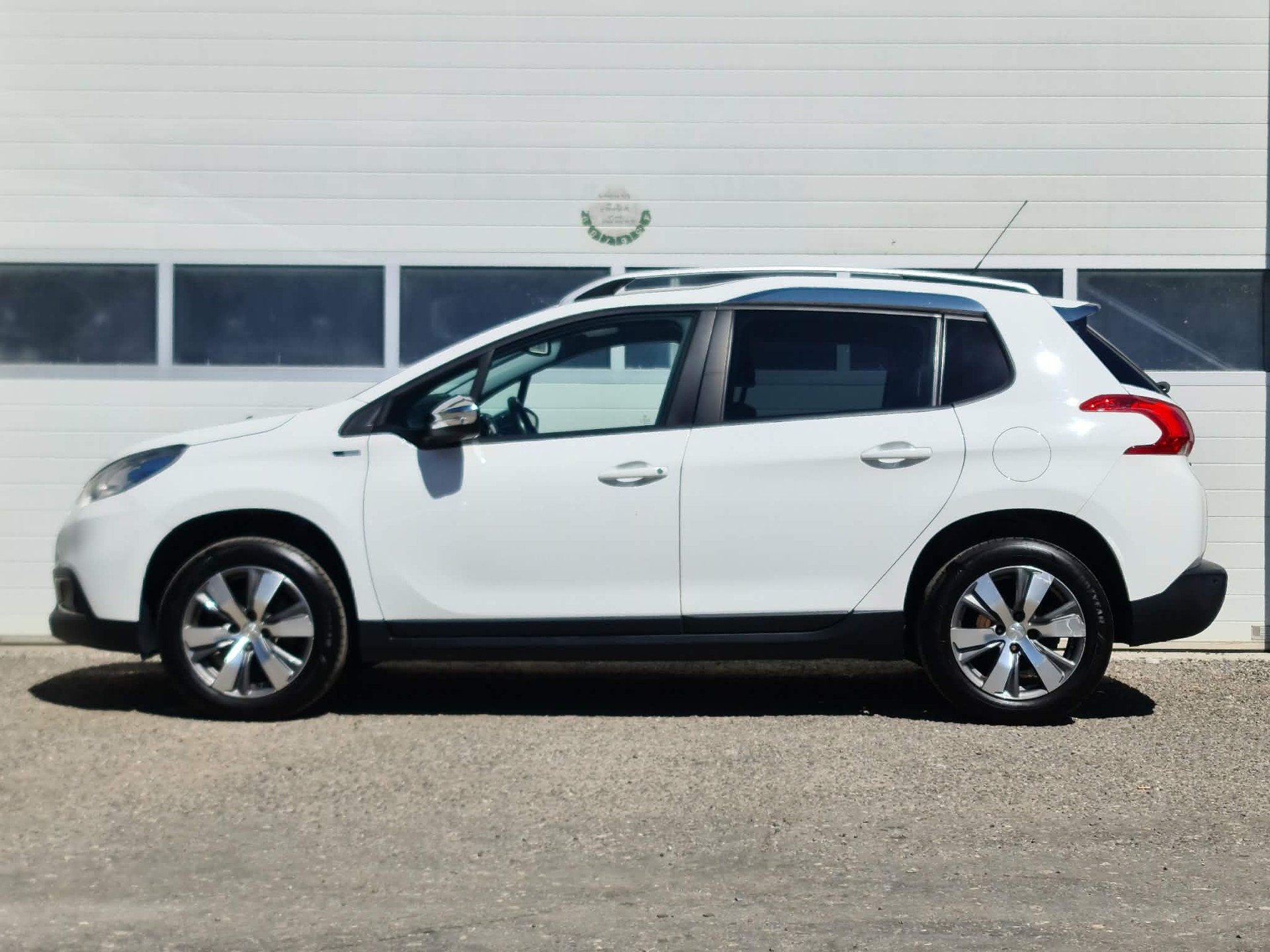 PEUGEOT 2008 1.2 VTI Style-image-5