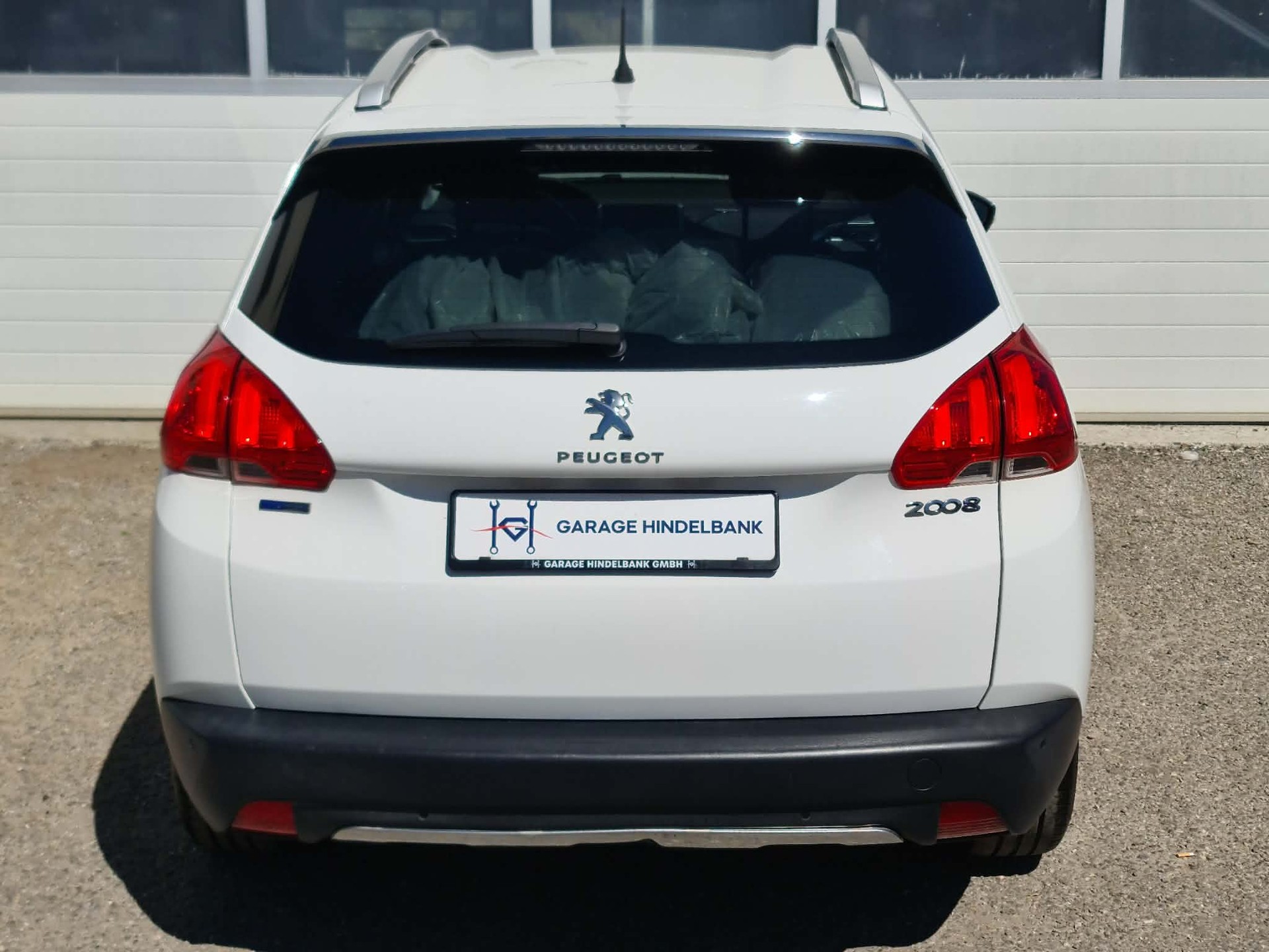 PEUGEOT 2008 1.2 VTI Style-image-8