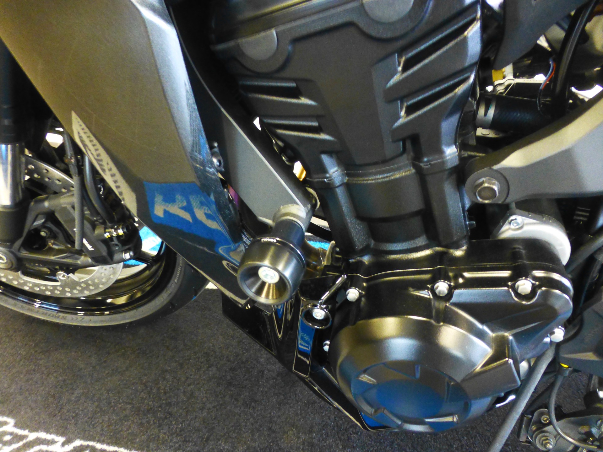KAWASAKI Z 1100 Platin Dark Edition-showroom-element-3