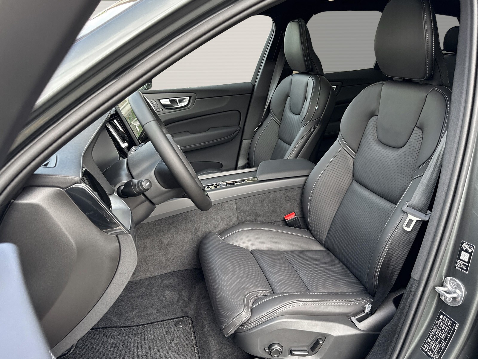 VOLVO XC60 2.0 T6 TE Ultra Dark eAWD-image-8