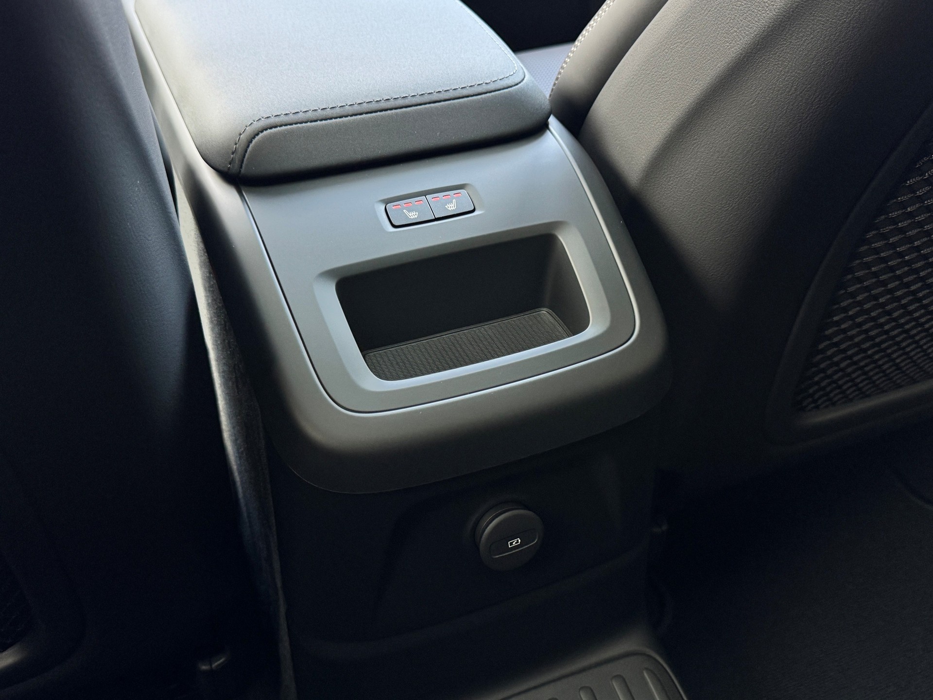 VOLVO XC60 2.0 T6 TE Ultra Dark eAWD-image-20