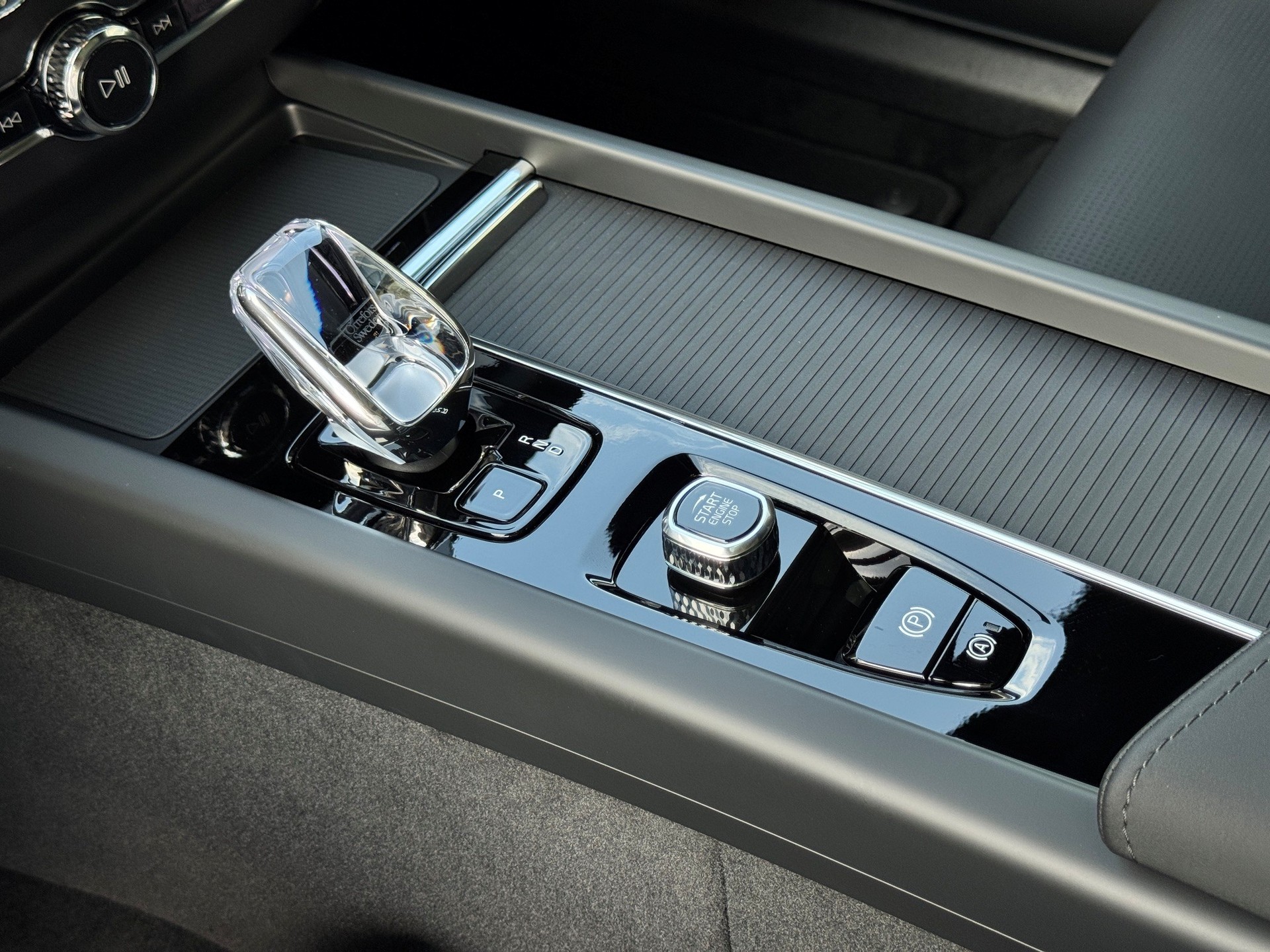 VOLVO XC60 2.0 T6 TE Ultra Dark eAWD-image-19