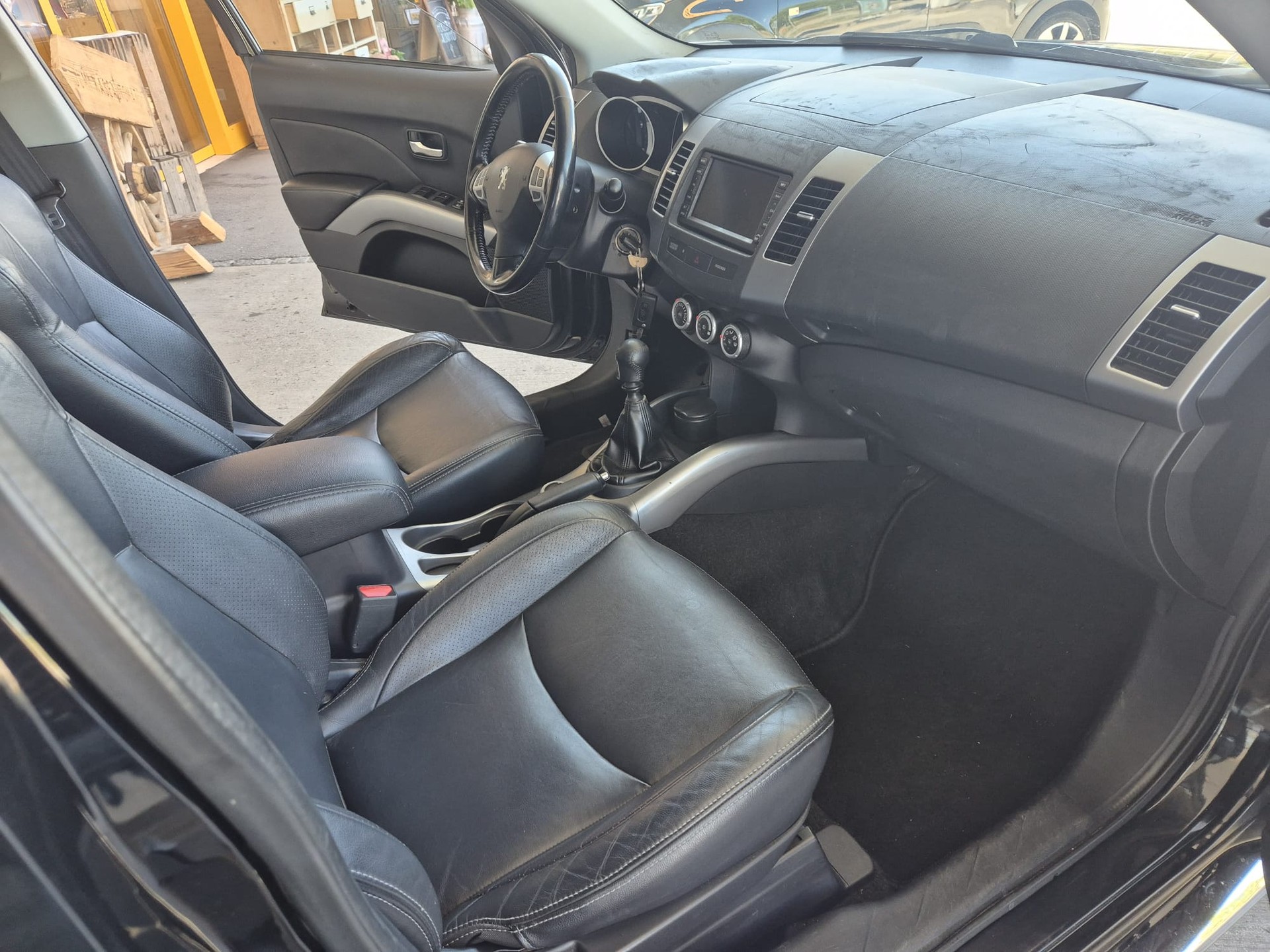 PEUGEOT 4007 2.2 HDi Platinum Edition-image-12