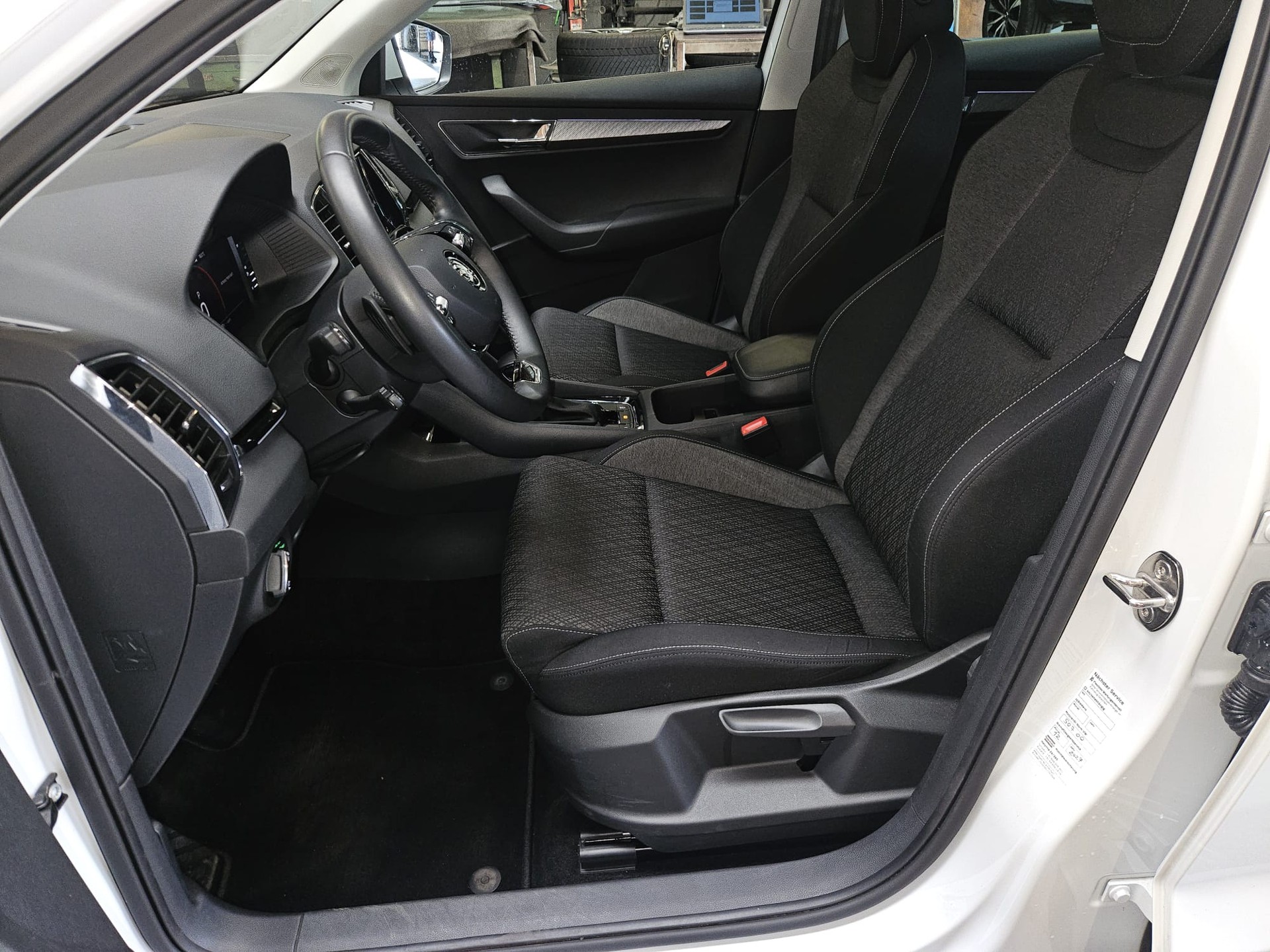 SKODA Karoq 2.0 TDI CR Style 4x4 DSG-image-6