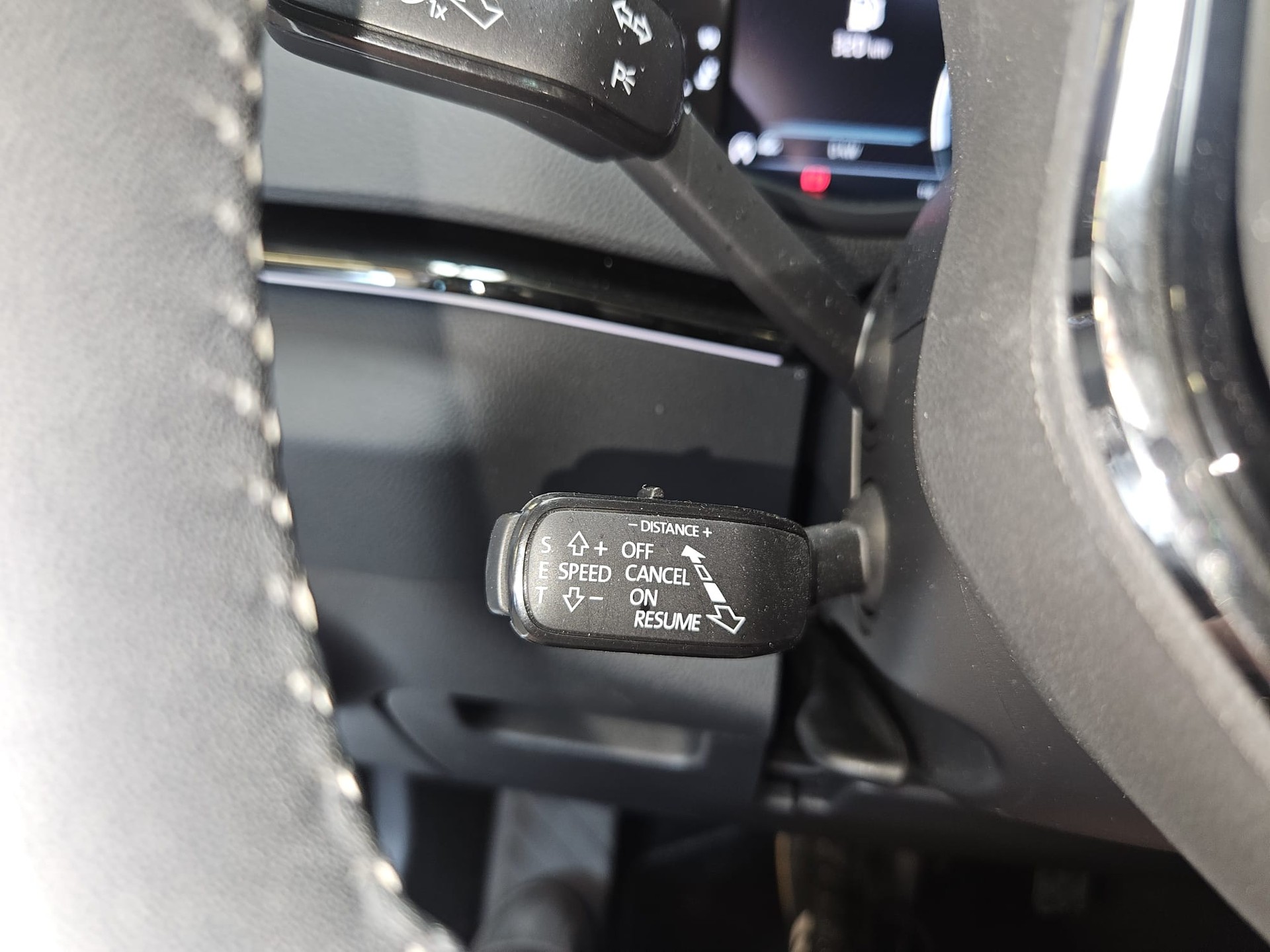 SKODA Karoq 2.0 TDI CR Style 4x4 DSG-image-11