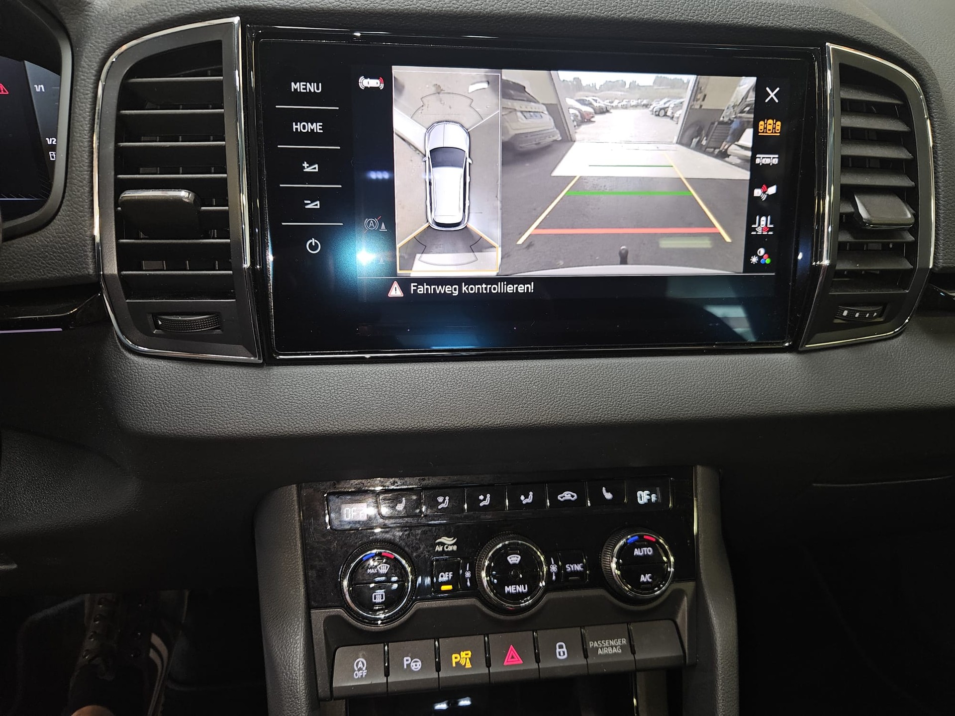 SKODA Karoq 2.0 TDI CR Style 4x4 DSG-image-12