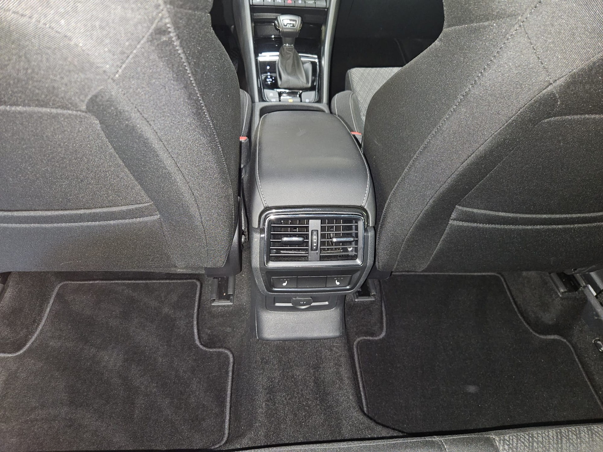 SKODA Karoq 2.0 TDI CR Style 4x4 DSG-image-15