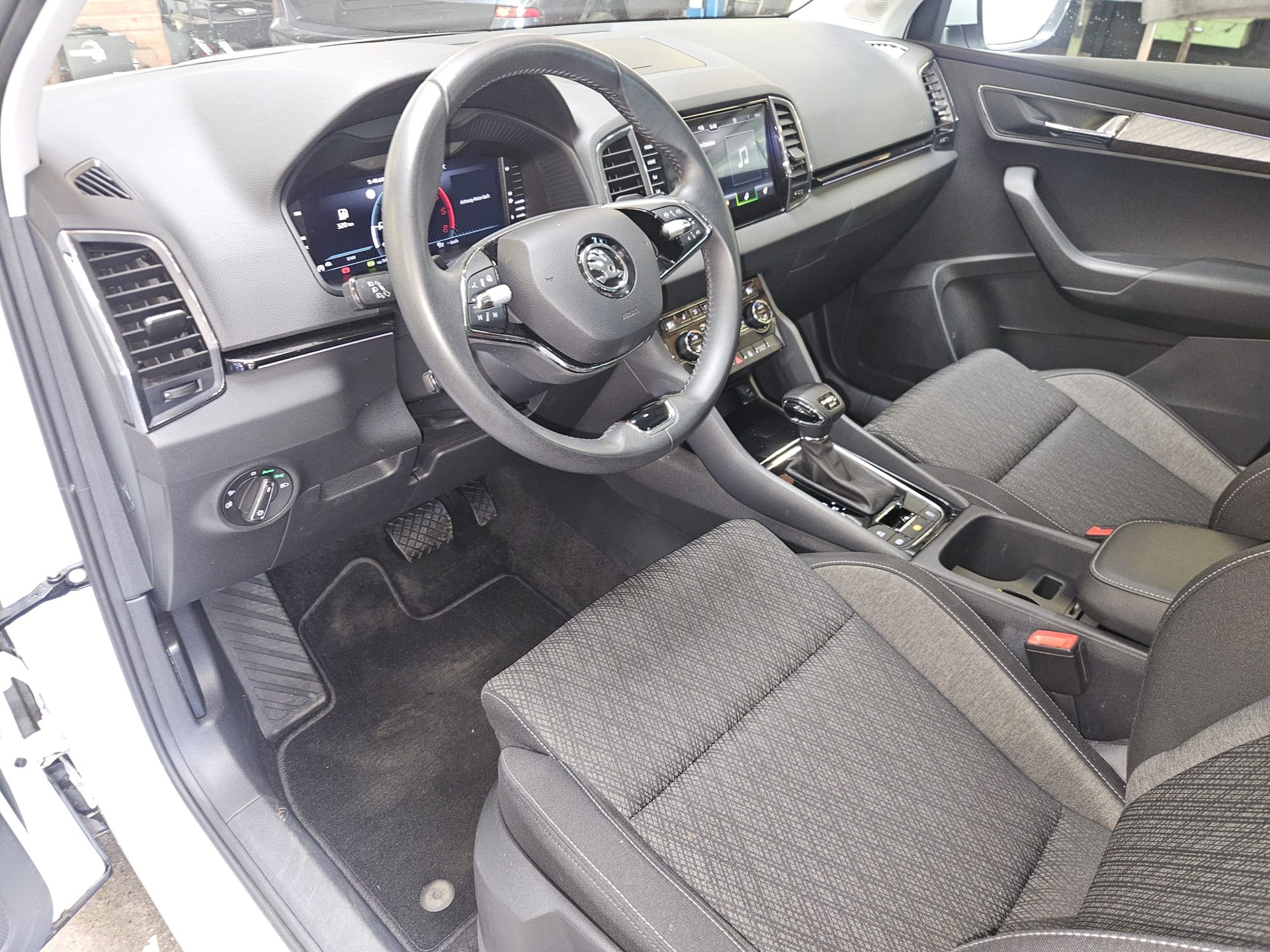 SKODA Karoq 2.0 TDI CR Style 4x4 DSG-image-14