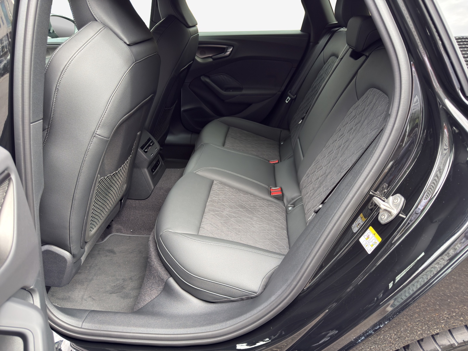 AUDI A5 Avant e-hybrid quattro 270 kW S tronic-image-11