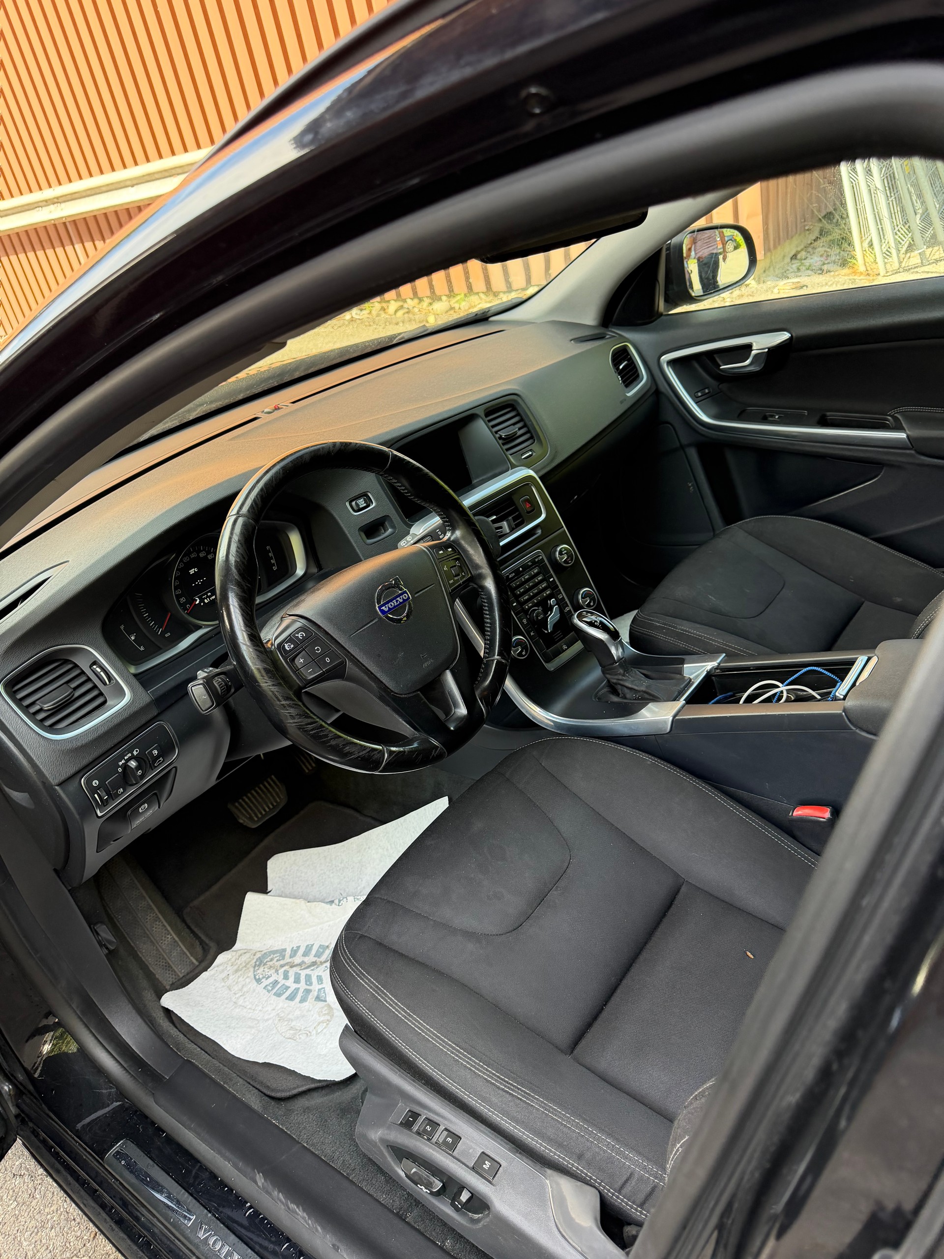 VOLVO V60 D3 Kinetic Geartronic-image-8