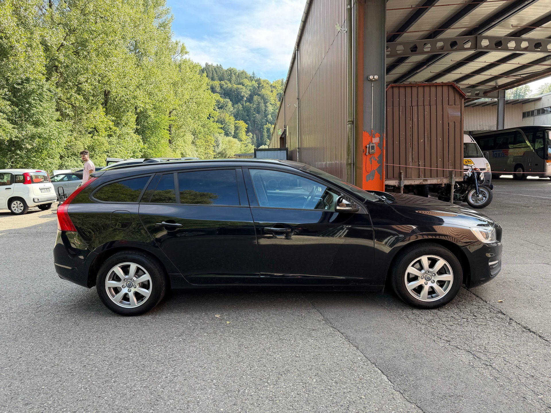 VOLVO V60 D3 Kinetic Geartronic-image-4