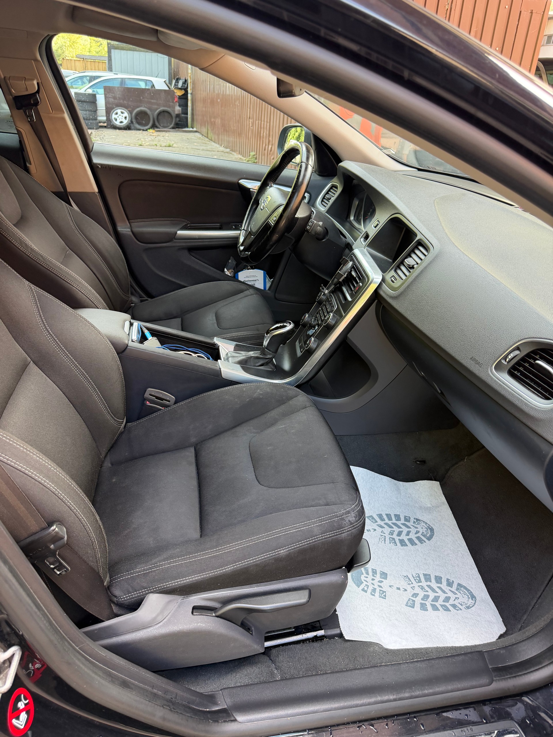 VOLVO V60 D3 Kinetic Geartronic-image-7