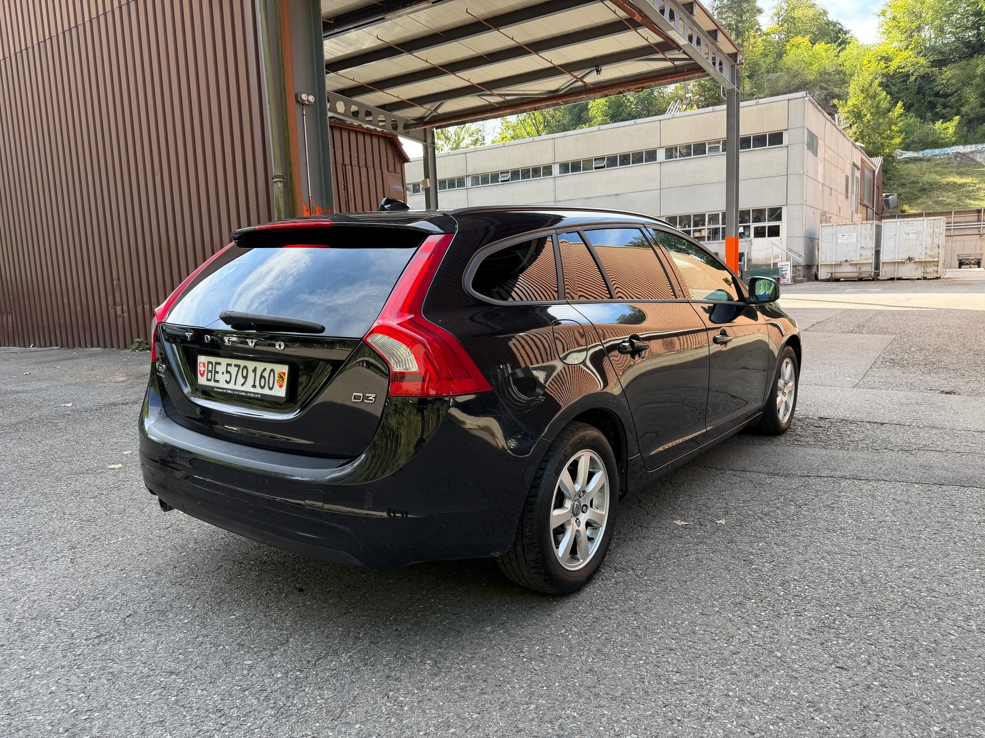 VOLVO V60 D3 Kinetic Geartronic-image-3