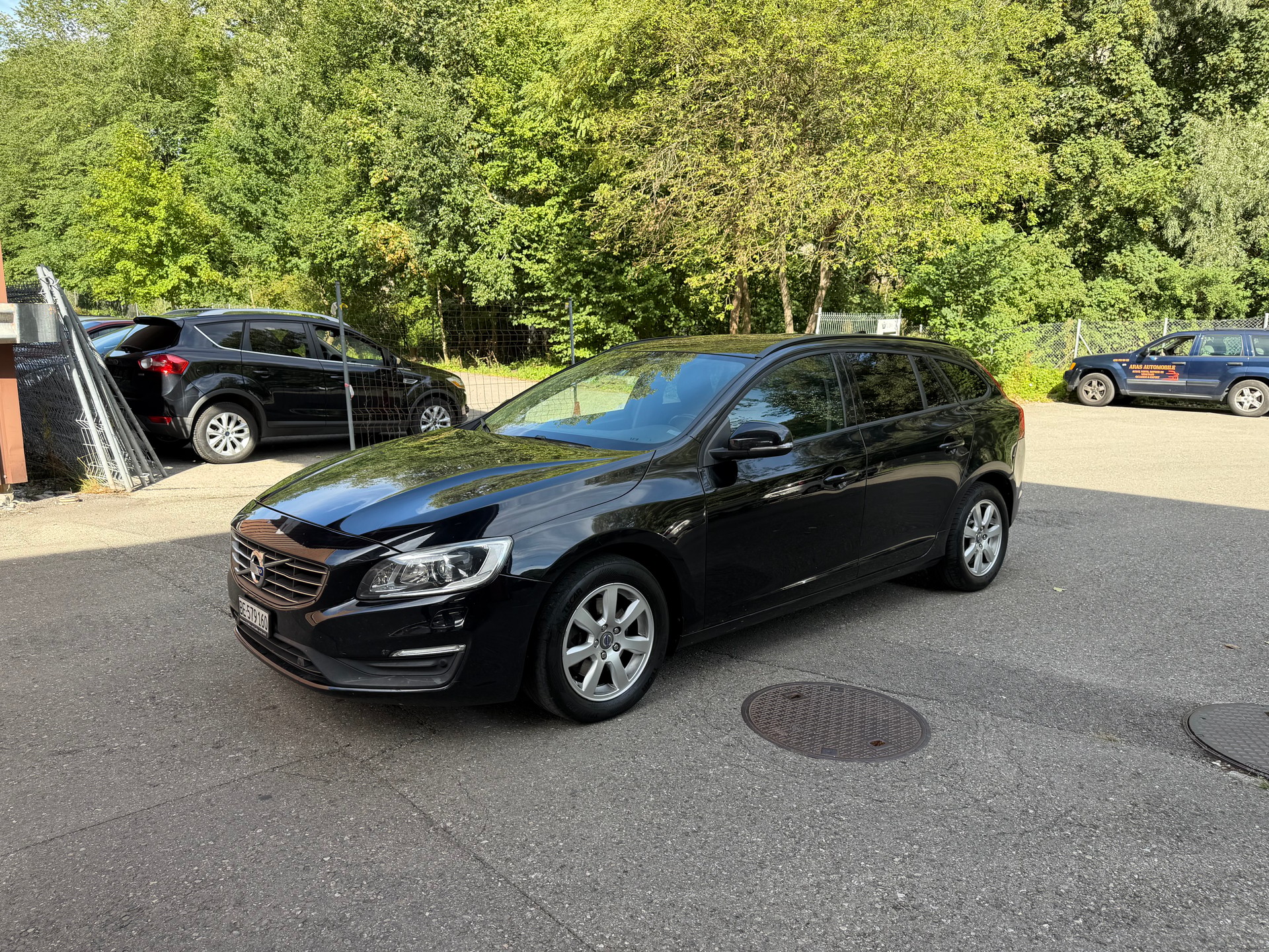 VOLVO V60 D3 Kinetic Geartronic-image-1