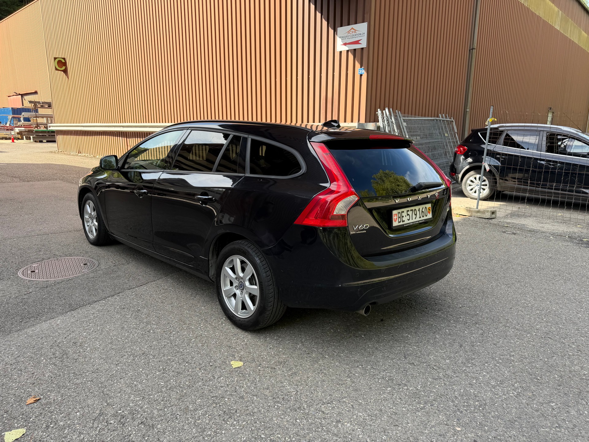 VOLVO V60 D3 Kinetic Geartronic-image-5