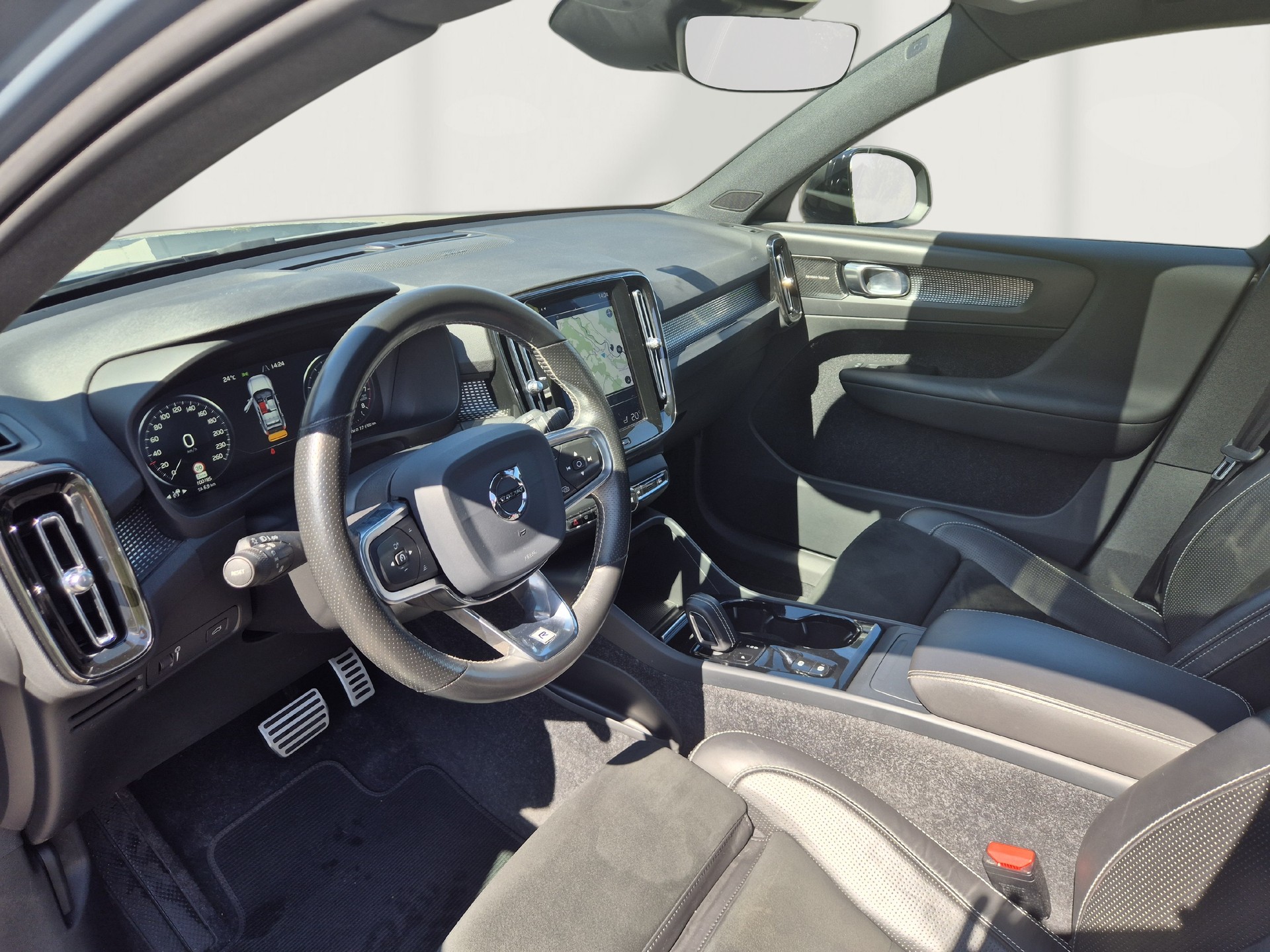 VOLVO XC40 T5 AWD R-DESIGN | ALLRAD | AUTOMATIK | AHK | 360° KAMERA | PANORAMADACH | STANDHEIZUNG-image-5