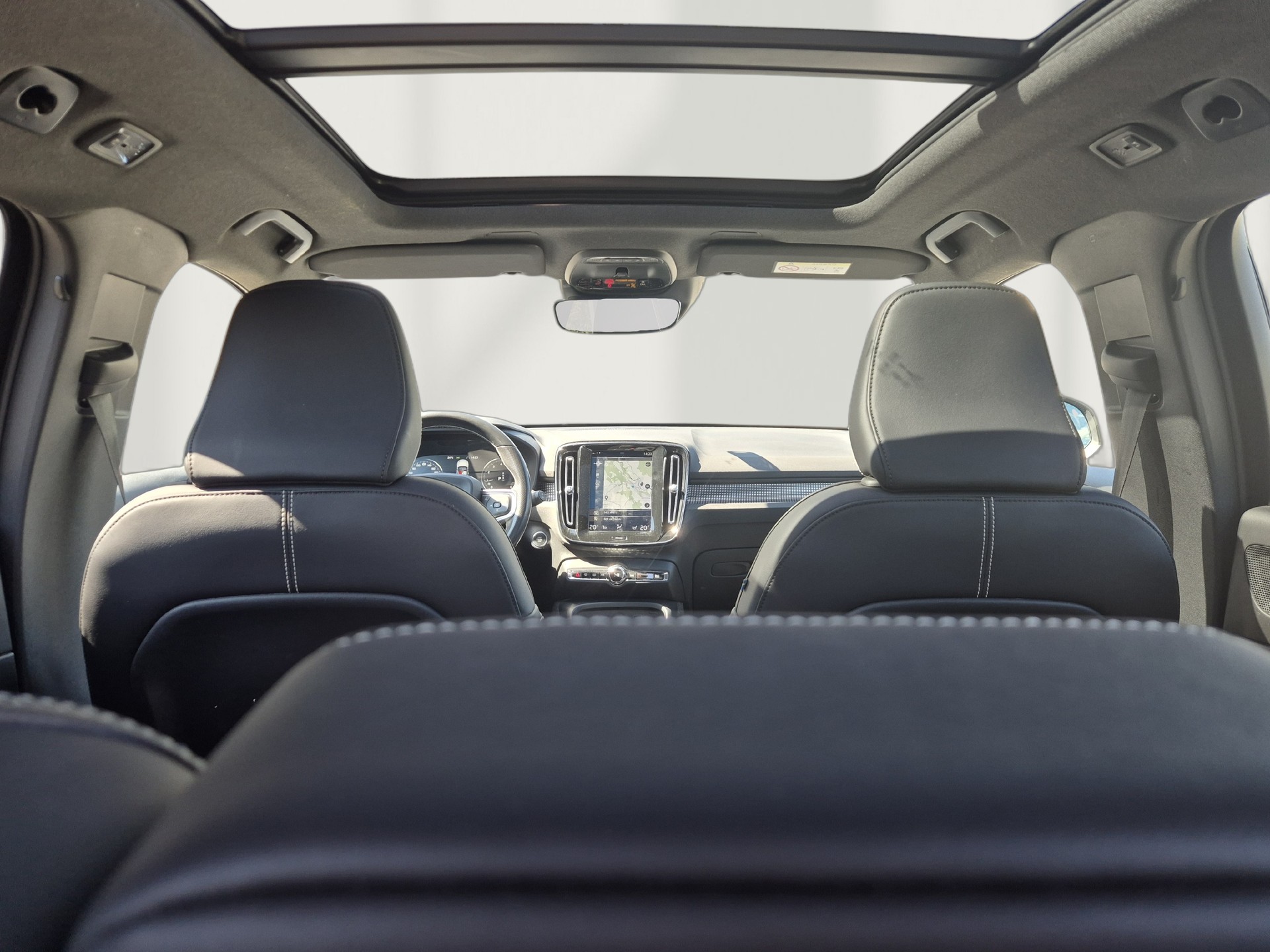VOLVO XC40 T5 AWD R-DESIGN | ALLRAD | AUTOMATIK | AHK | 360° KAMERA | PANORAMADACH | STANDHEIZUNG-image-8