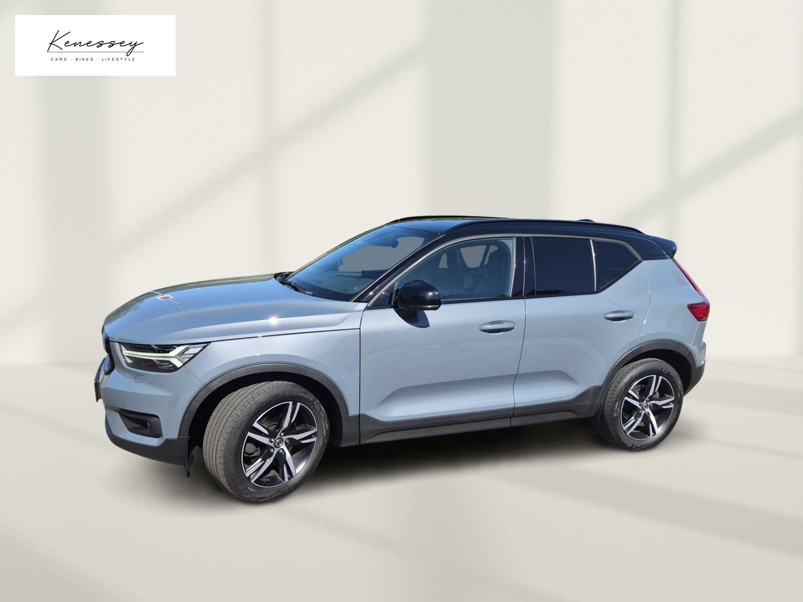 VOLVO XC40 T5 AWD R-DESIGN | ALLRAD | AUTOMATIK | AHK | 360° KAMERA | PANORAMADACH | STANDHEIZUNG