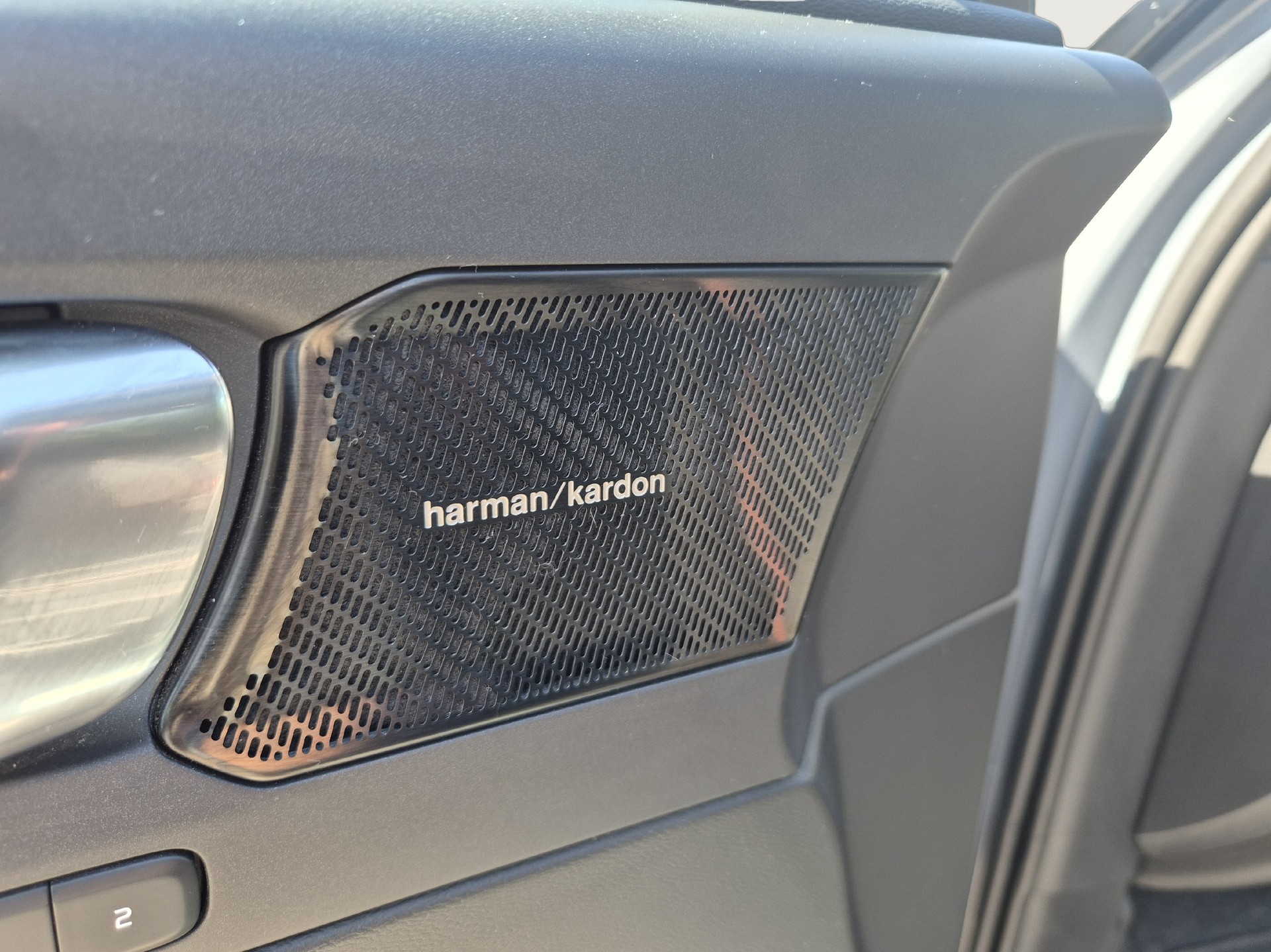 VOLVO XC40 T5 AWD R-DESIGN | ALLRAD | AUTOMATIK | AHK | 360° KAMERA | PANORAMADACH | STANDHEIZUNG-image-7