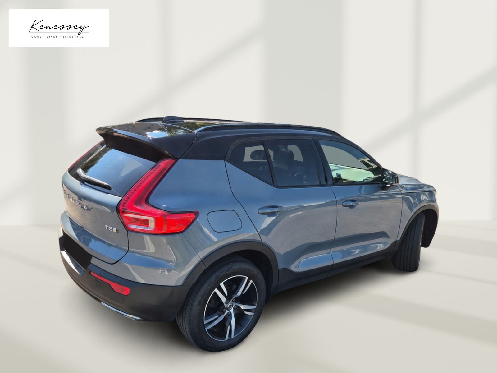 VOLVO XC40 T5 AWD R-DESIGN | ALLRAD | AUTOMATIK | AHK | 360° KAMERA | PANORAMADACH | STANDHEIZUNG-showroom-element-3