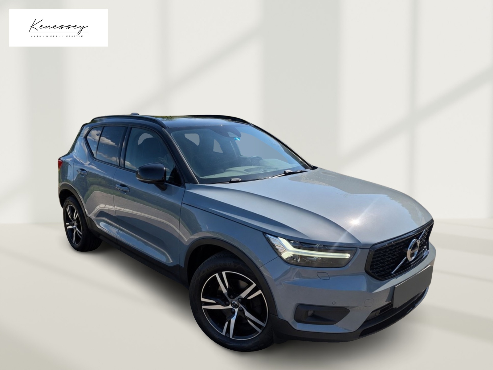 VOLVO XC40 T5 AWD R-DESIGN | ALLRAD | AUTOMATIK | AHK | 360° KAMERA | PANORAMADACH | STANDHEIZUNG-showroom-element-2