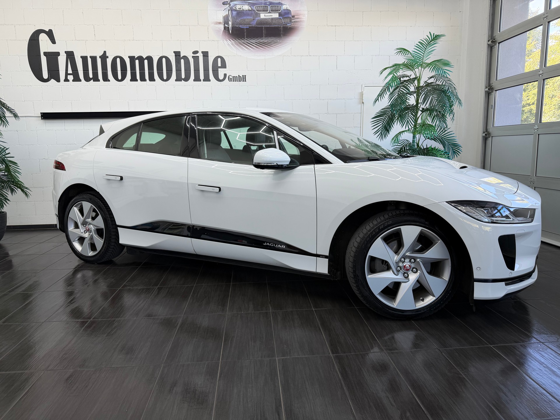 JAGUAR I-Pace EV400 SE AWD⭐️-image-2