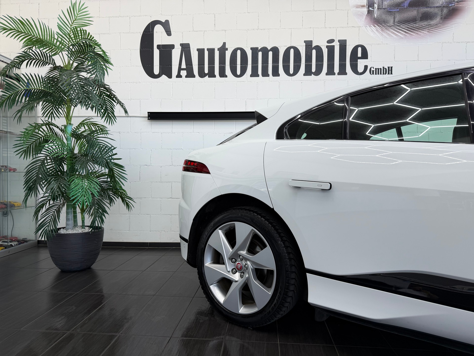 JAGUAR I-Pace EV400 SE AWD⭐️-image-3