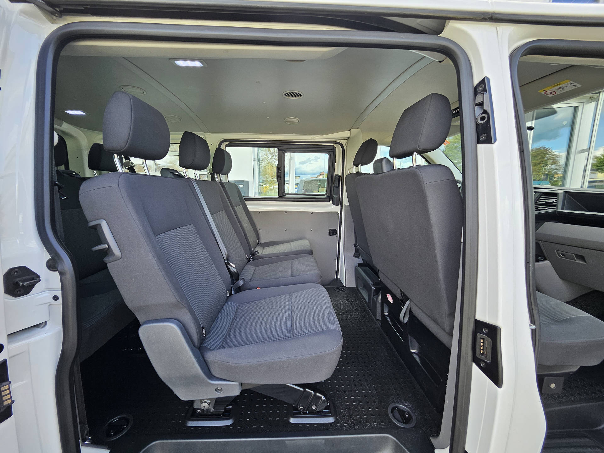 VW T6.1 Kombi 3000 2.0 TDI 150 * Klima * Tempomat * Schiebetüre rechts + links * 9- Plätzer *-image-7