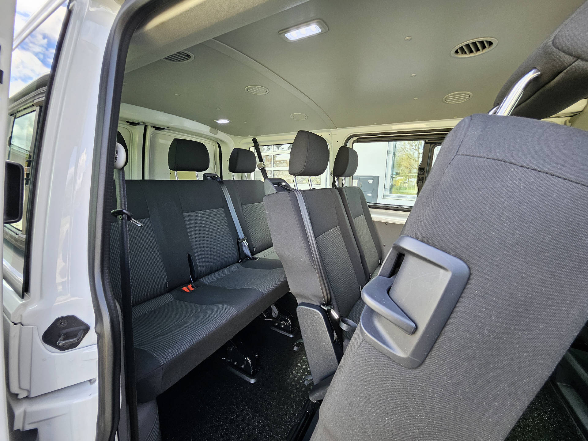 VW T6.1 Kombi 3000 2.0 TDI 150 * Klima * Tempomat * Schiebetüre rechts + links * 9- Plätzer *-image-10