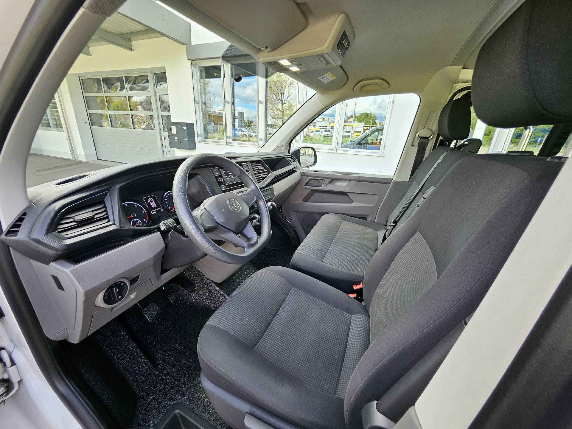 VW T6.1 Kombi 3000 2.0 TDI 150 * Klima * Tempomat * Schiebetüre rechts + links * 9- Plätzer *-image-14