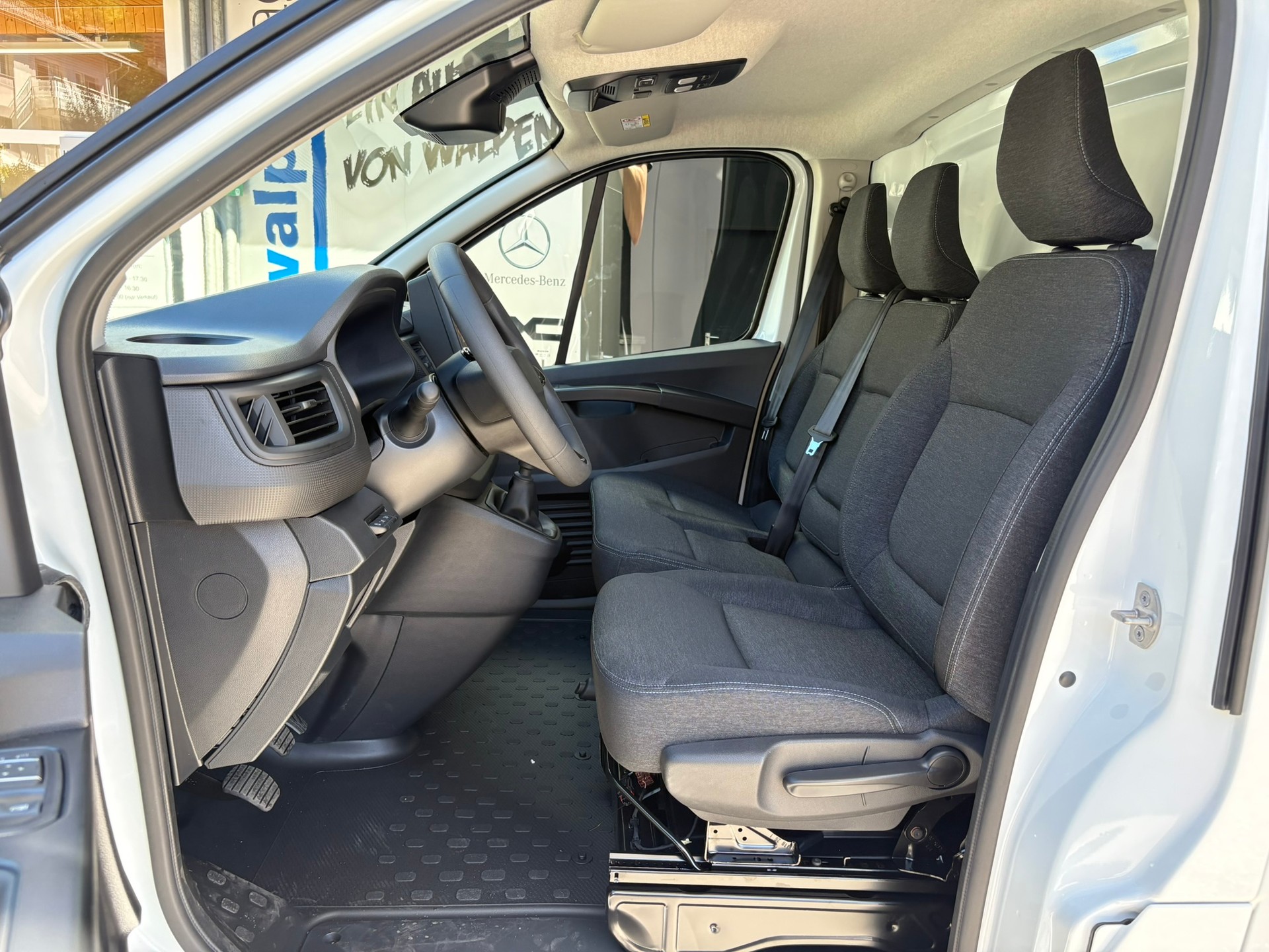 RENAULT Trafic 2.0 Blue dCi110 Advance L1H1-image-8