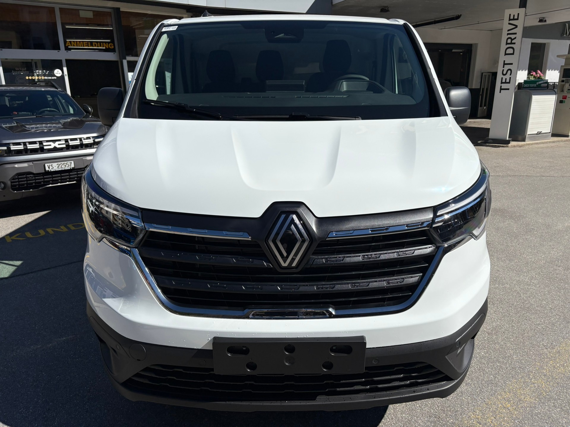 RENAULT Trafic 2.0 Blue dCi110 Advance L1H1-image-1