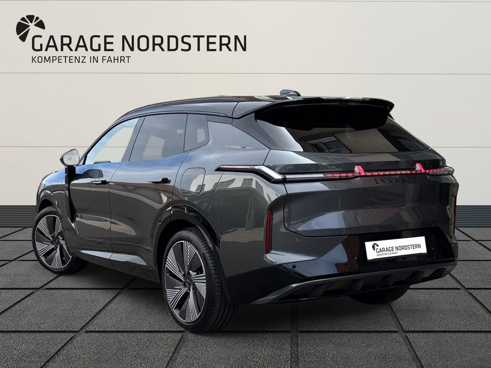 LYNK & CO 08 1.5 PHEV More-image-2