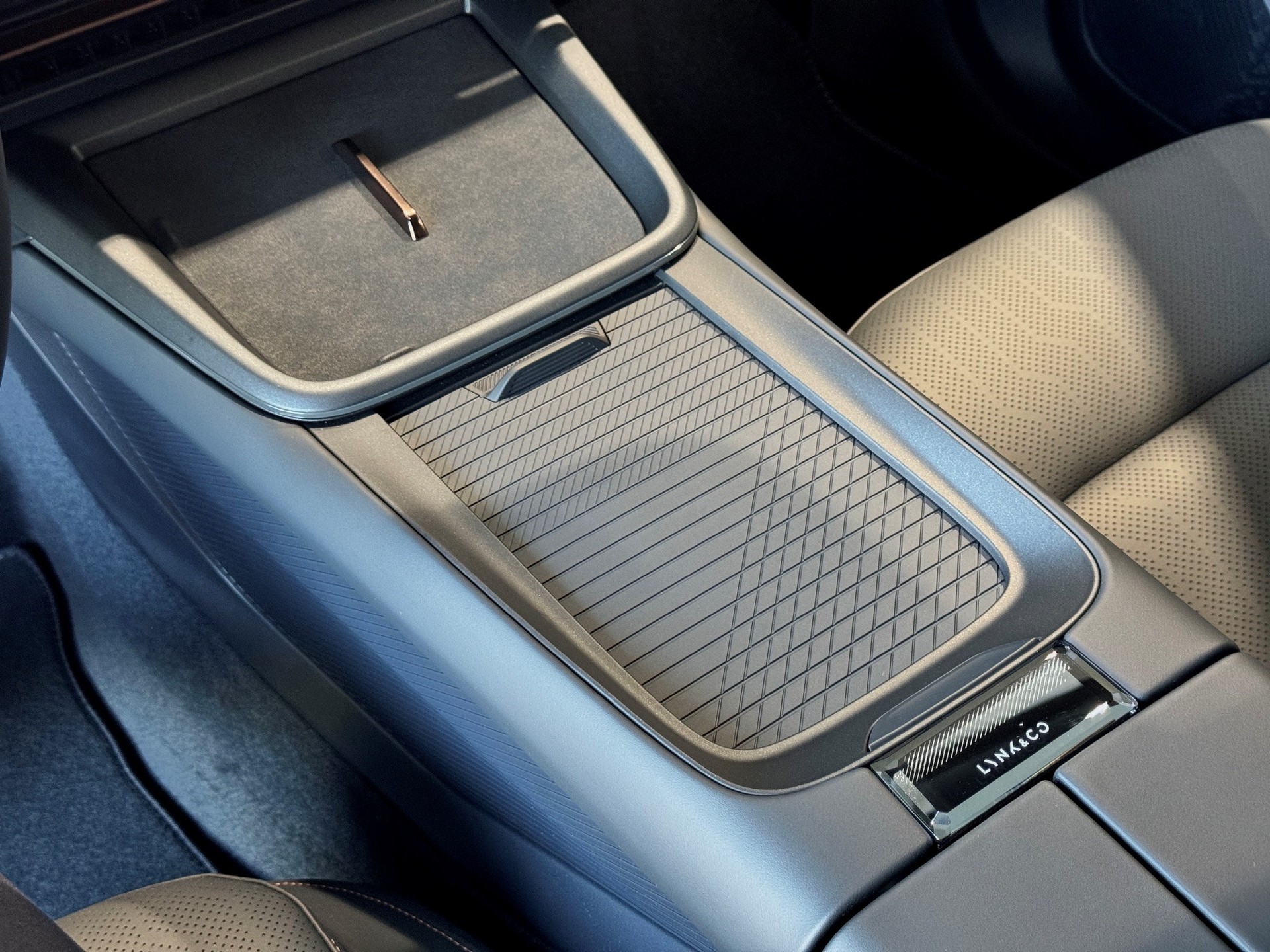 LYNK & CO 08 1.5 PHEV More-image-18