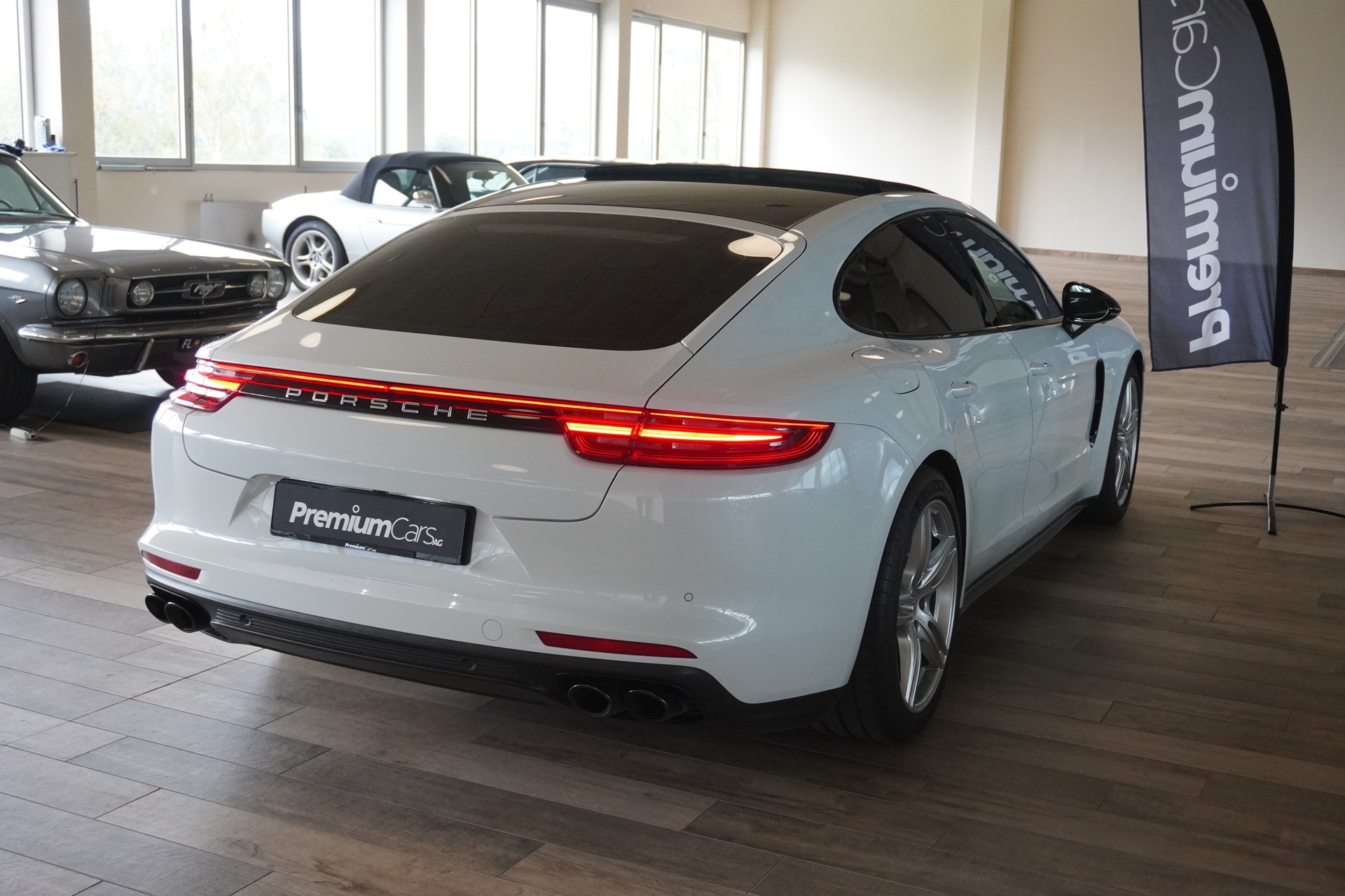 PORSCHE Panamera 4 PDK-showroom-element-3