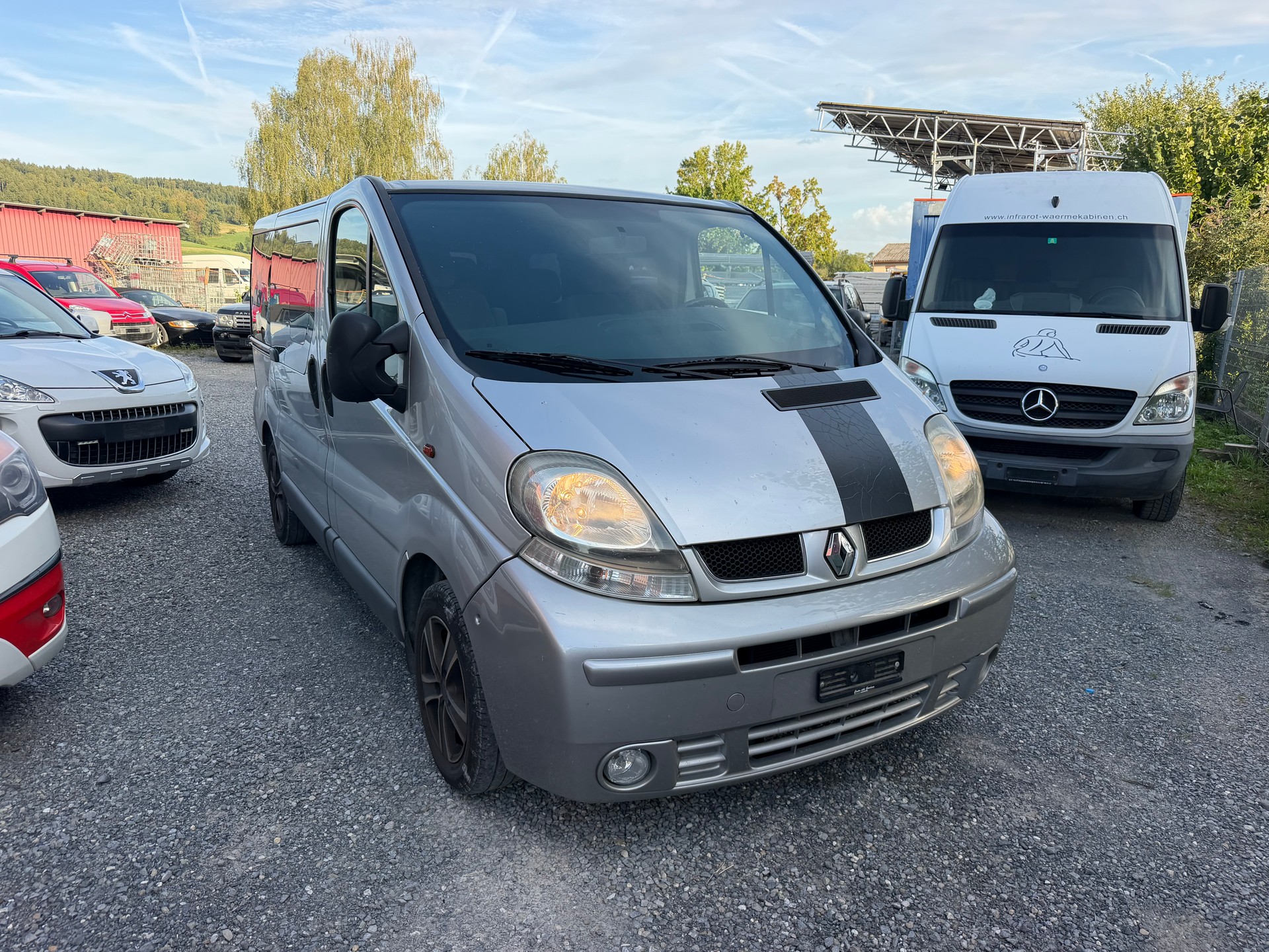 RENAULT Trafic Passenger 1.9 dCi 100 2.7t-image-0