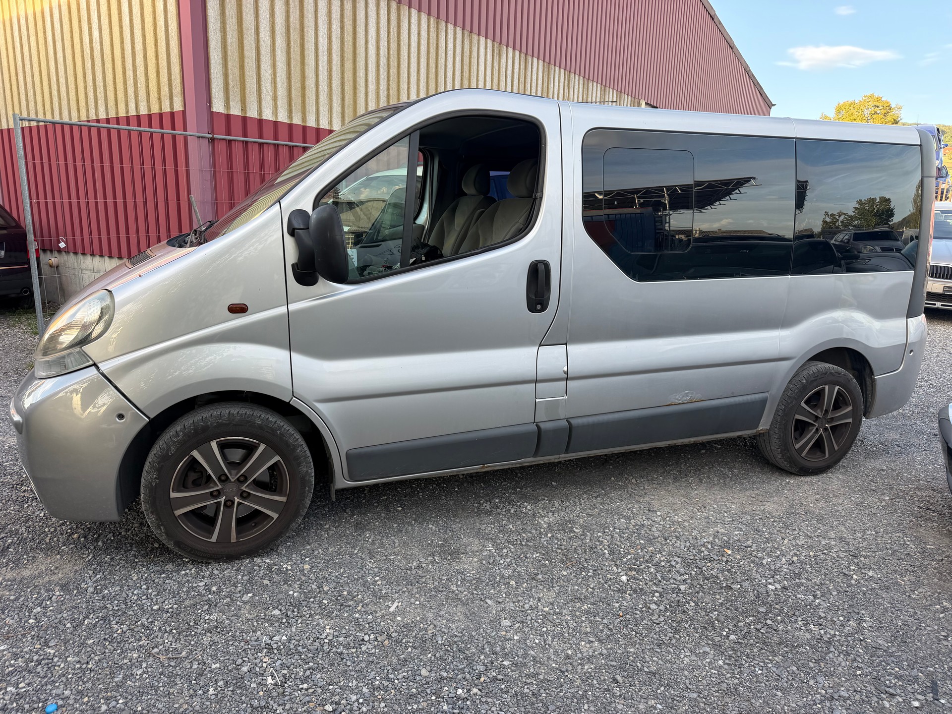 RENAULT Trafic Passenger 1.9 dCi 100 2.7t-image-7