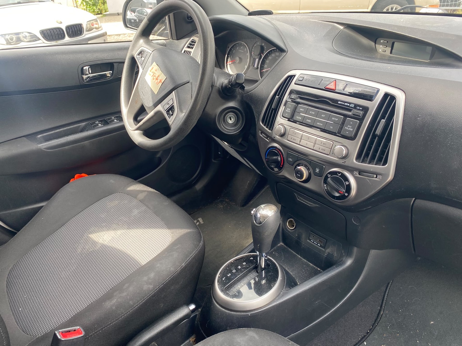 HYUNDAI i20 1.4 Premium Automatic-image-11