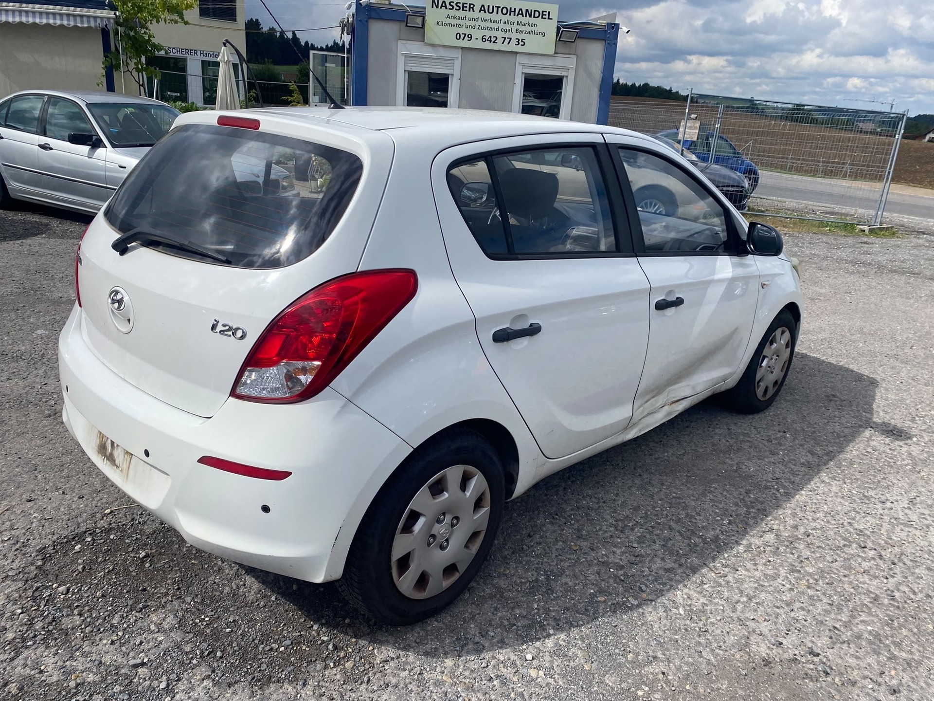 HYUNDAI i20 1.4 Premium Automatic-image-3