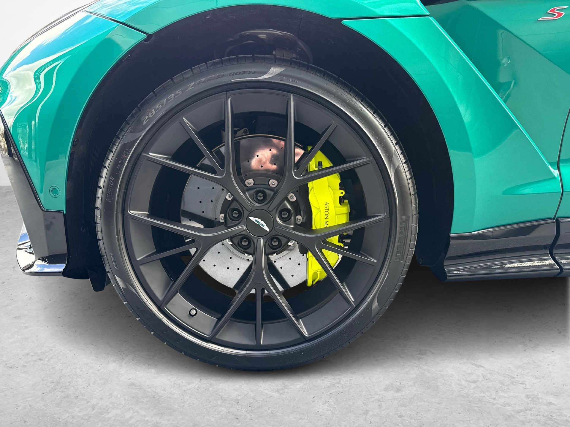 ASTON MARTIN DBX S 4.0 V8 Bi-Turbo-image-9