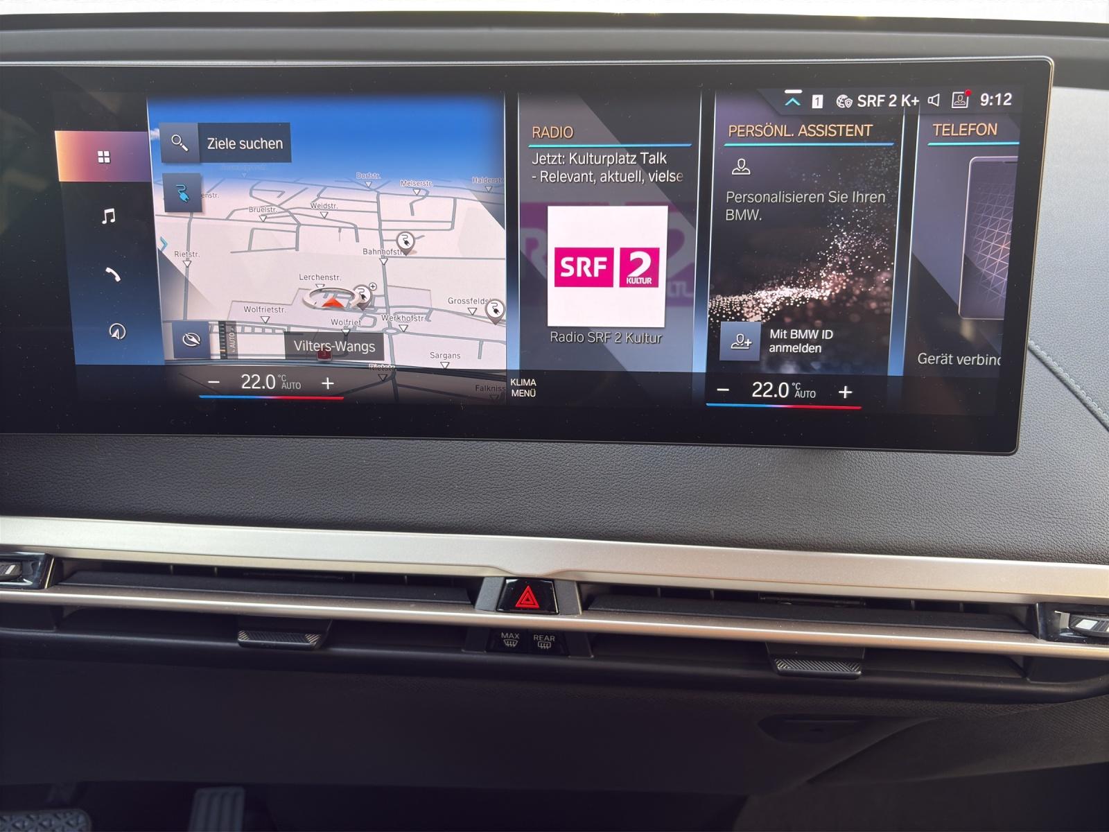 BMW iX xDrive40-image-11