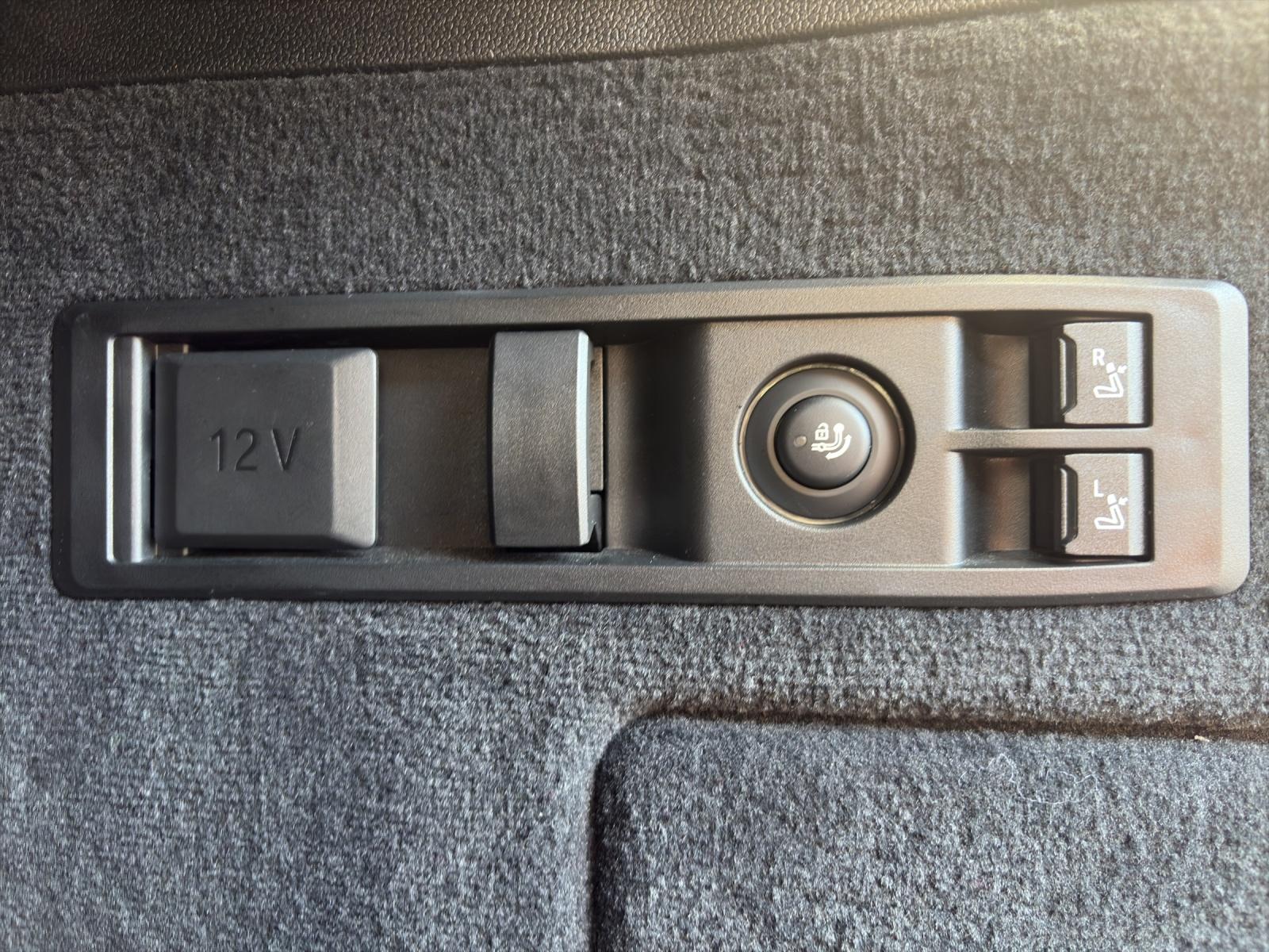BMW iX xDrive40-image-18