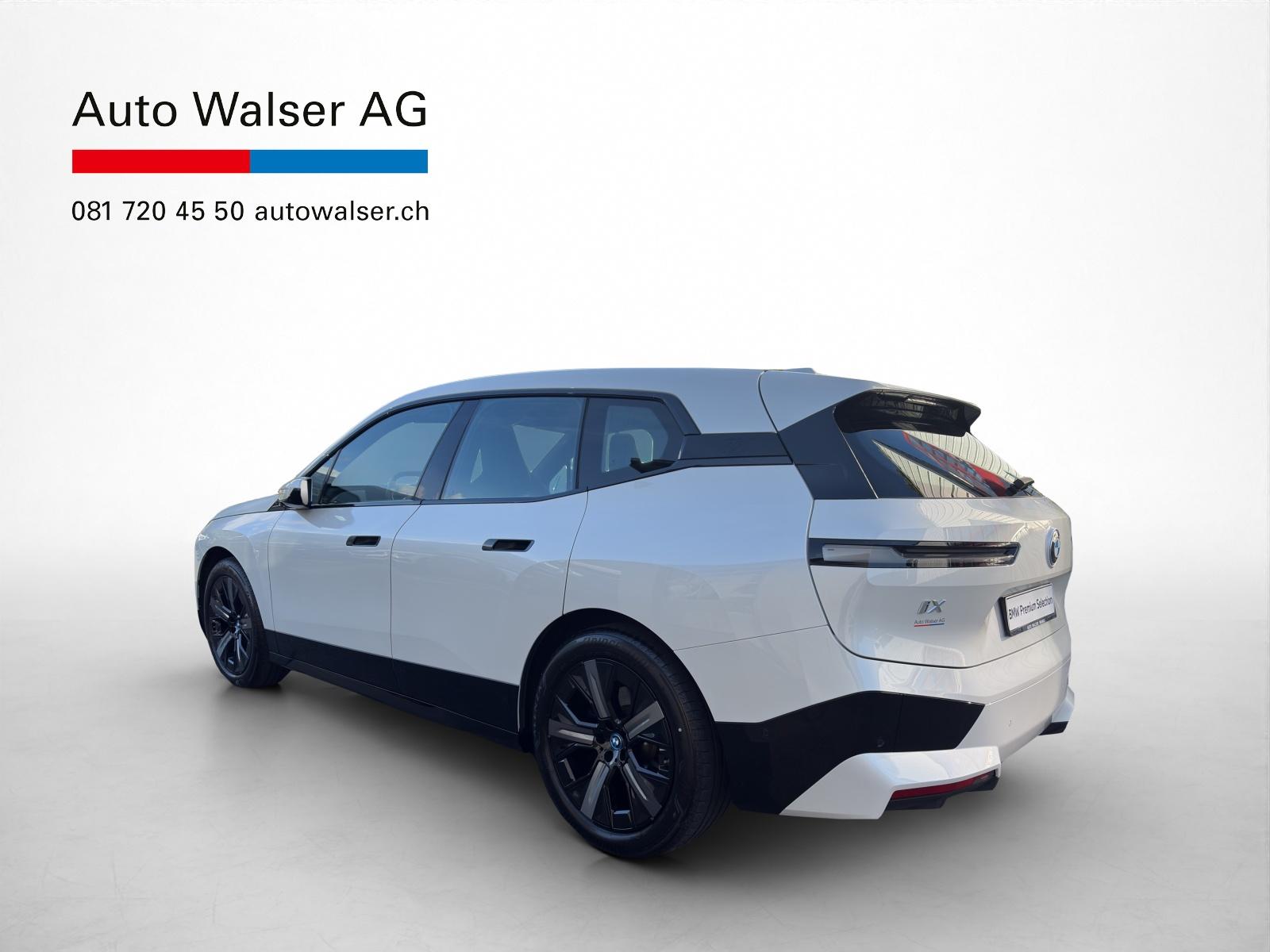 BMW iX xDrive40-image-3
