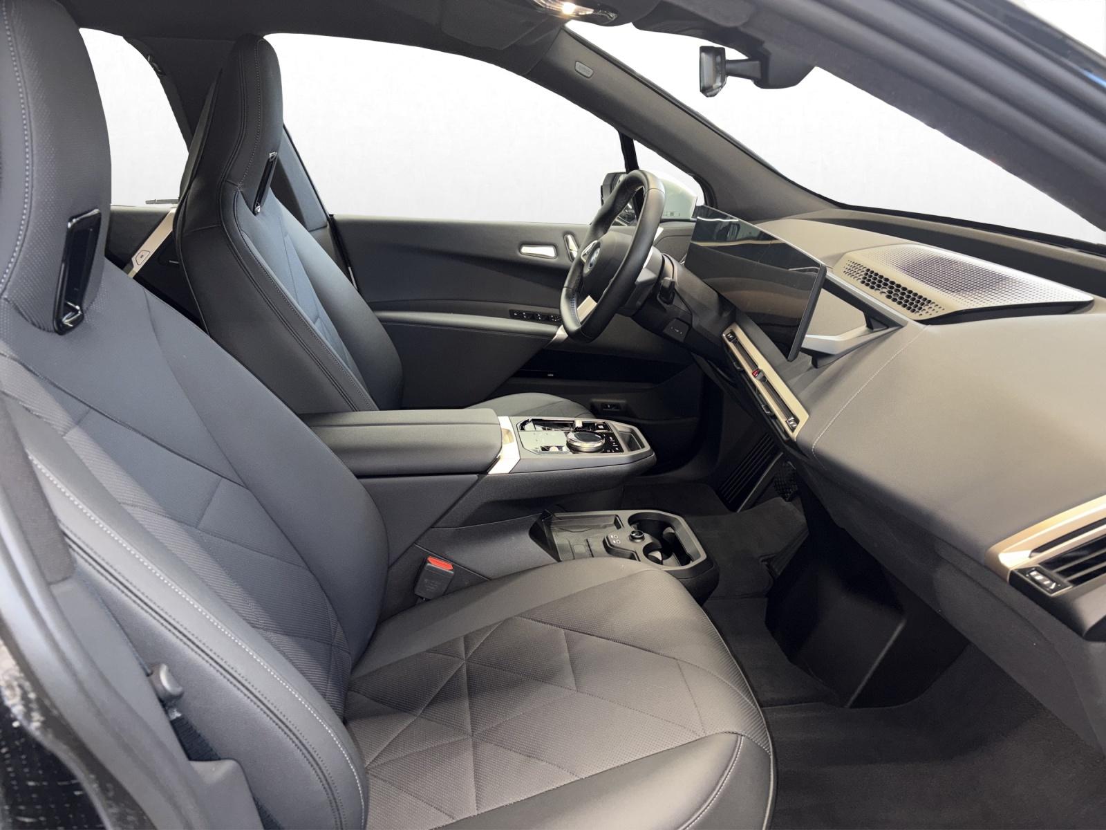 BMW iX xDrive40-image-16