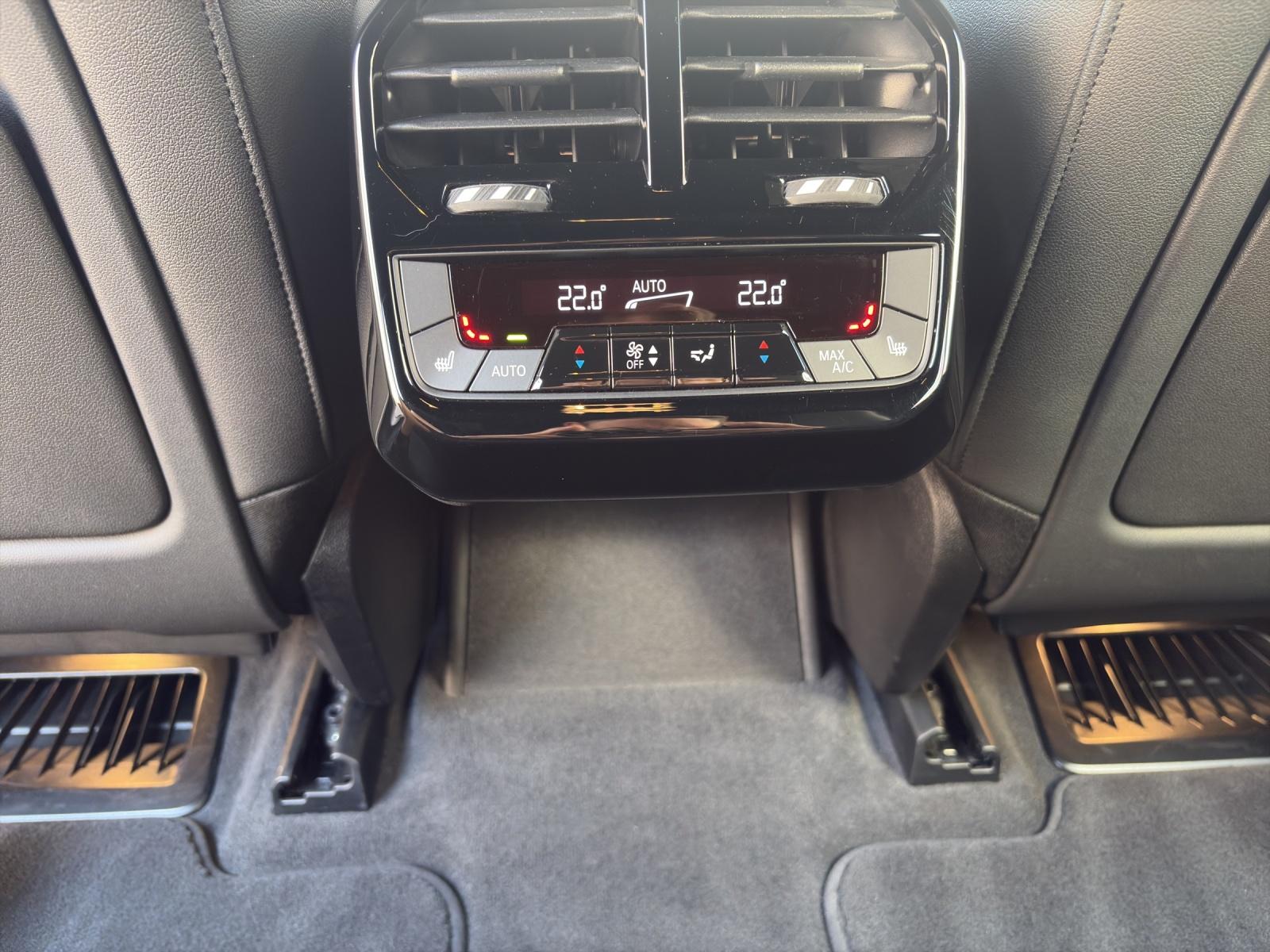 BMW iX xDrive40-image-15