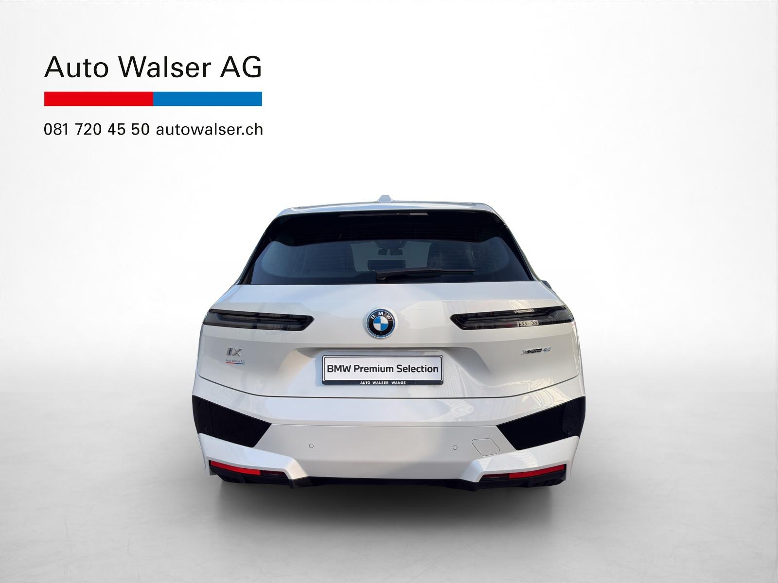 BMW iX xDrive40-image-3