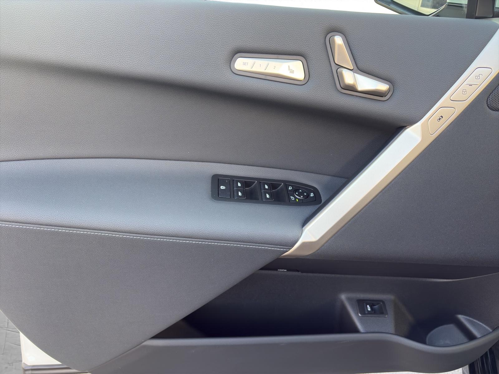 BMW iX xDrive40-image-16