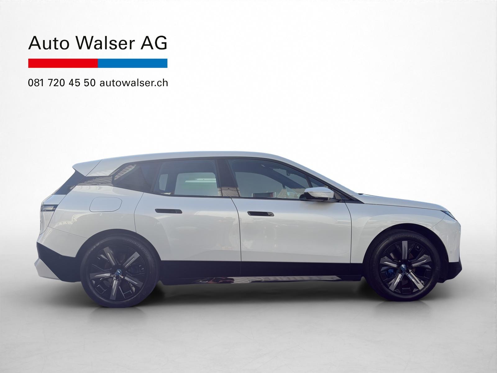 BMW iX xDrive40-image-5