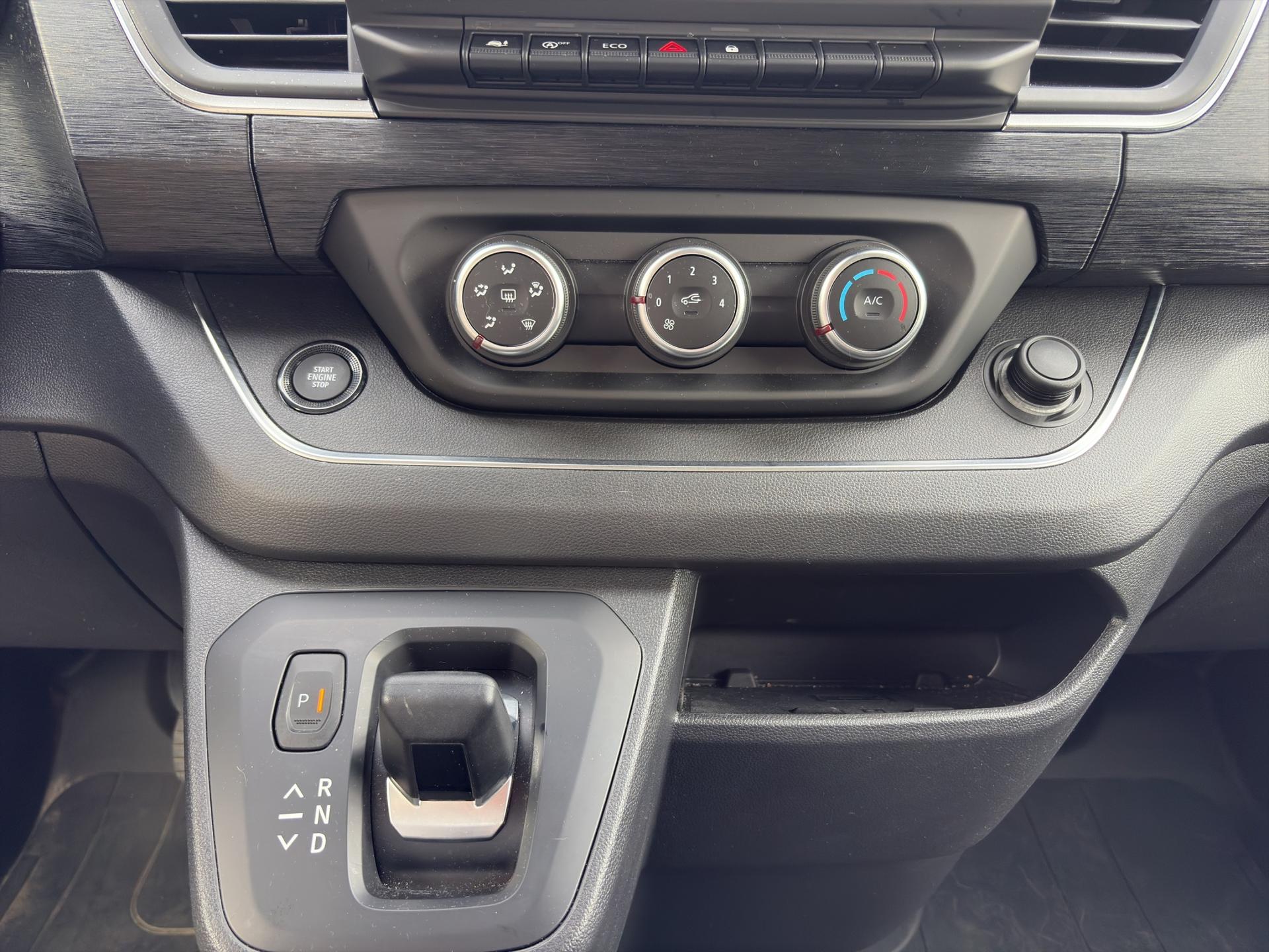 RENAULT Trafic Blue dCi 170 Grand Passenger Techno EDC-image-11
