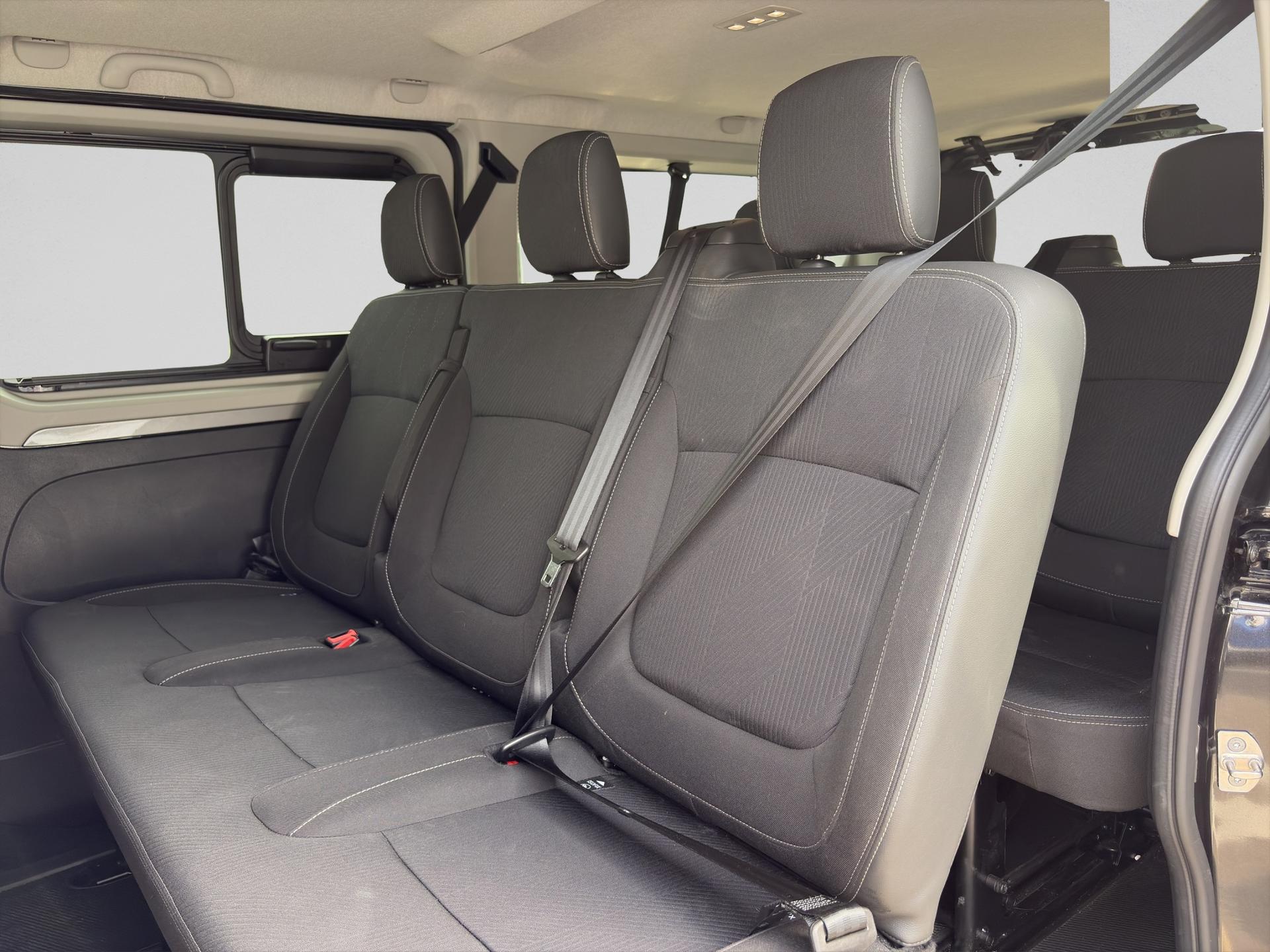 RENAULT Trafic Blue dCi 170 Grand Passenger Techno EDC-image-14